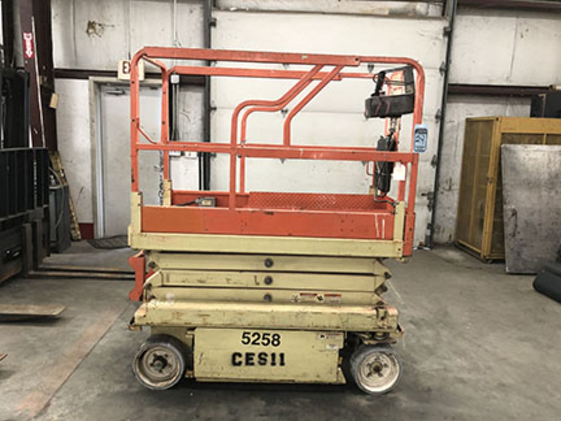 2000 JLG 19’ SCISSOR LIFT, MODEL: 1932, 24V ELECTRIC, 500-LBS. CAPACITY, WEIGHT: 3,030-LBS., 32”