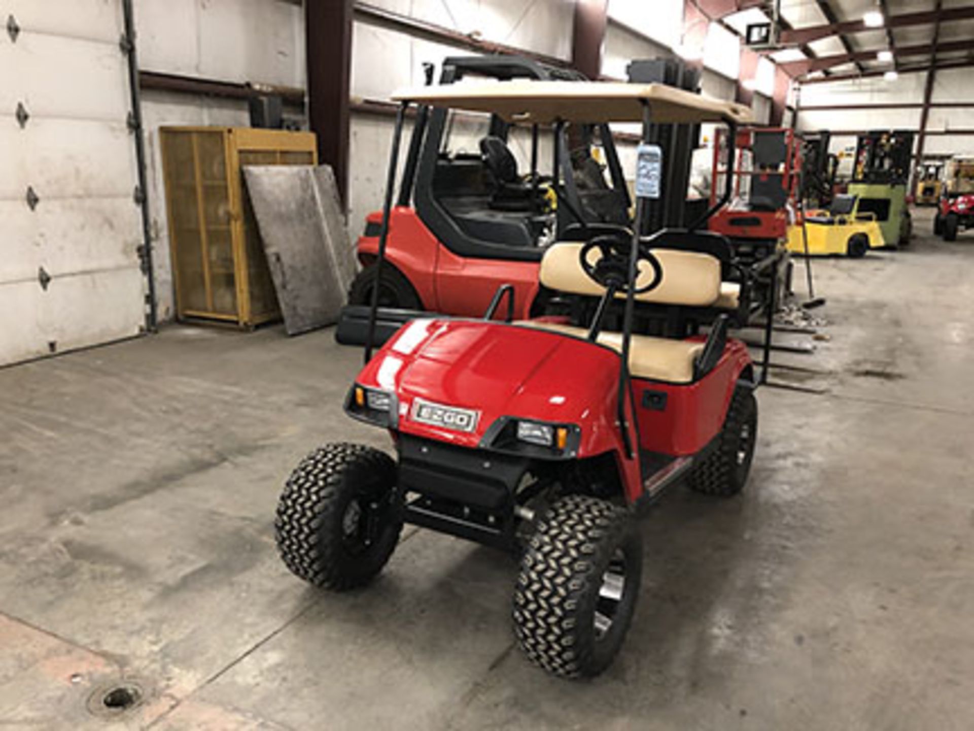 2012 EZ GO ELECTRIC GOLF CART, WITH 36 VOLT CHARGER, 4-PASSENGER FOLD DOWN SEAT, LIFT - Image 2 of 6