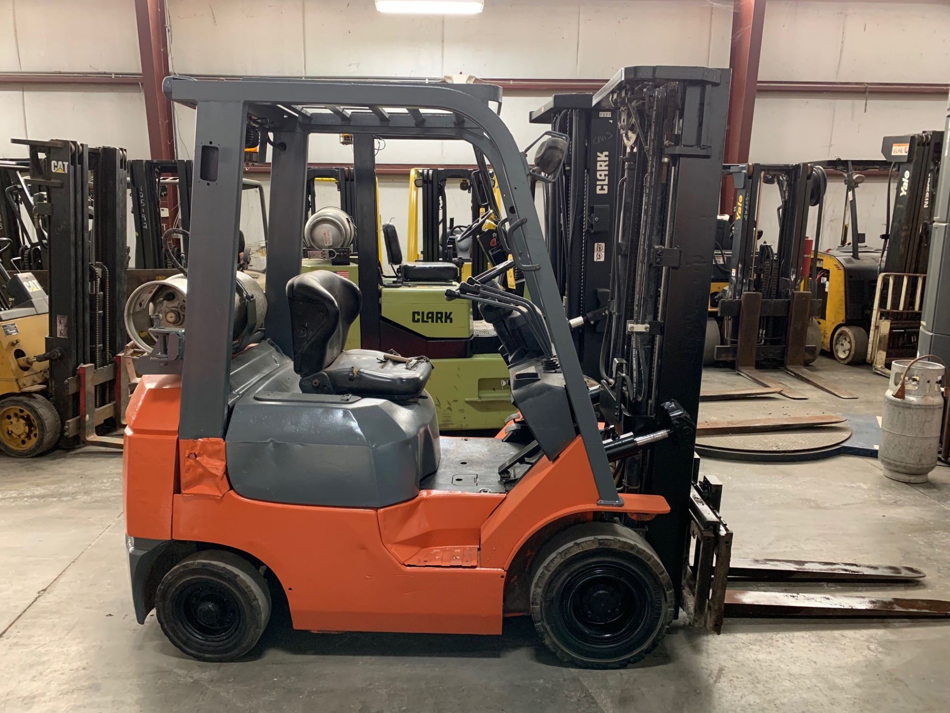 TOYOTA 3,500-LB CAPACITY FORKLIFT, MODE: 7FGU18, PNEUMATIC TIRES, LPG, 189” LIFT, SIDESHIFT - Image 3 of 4