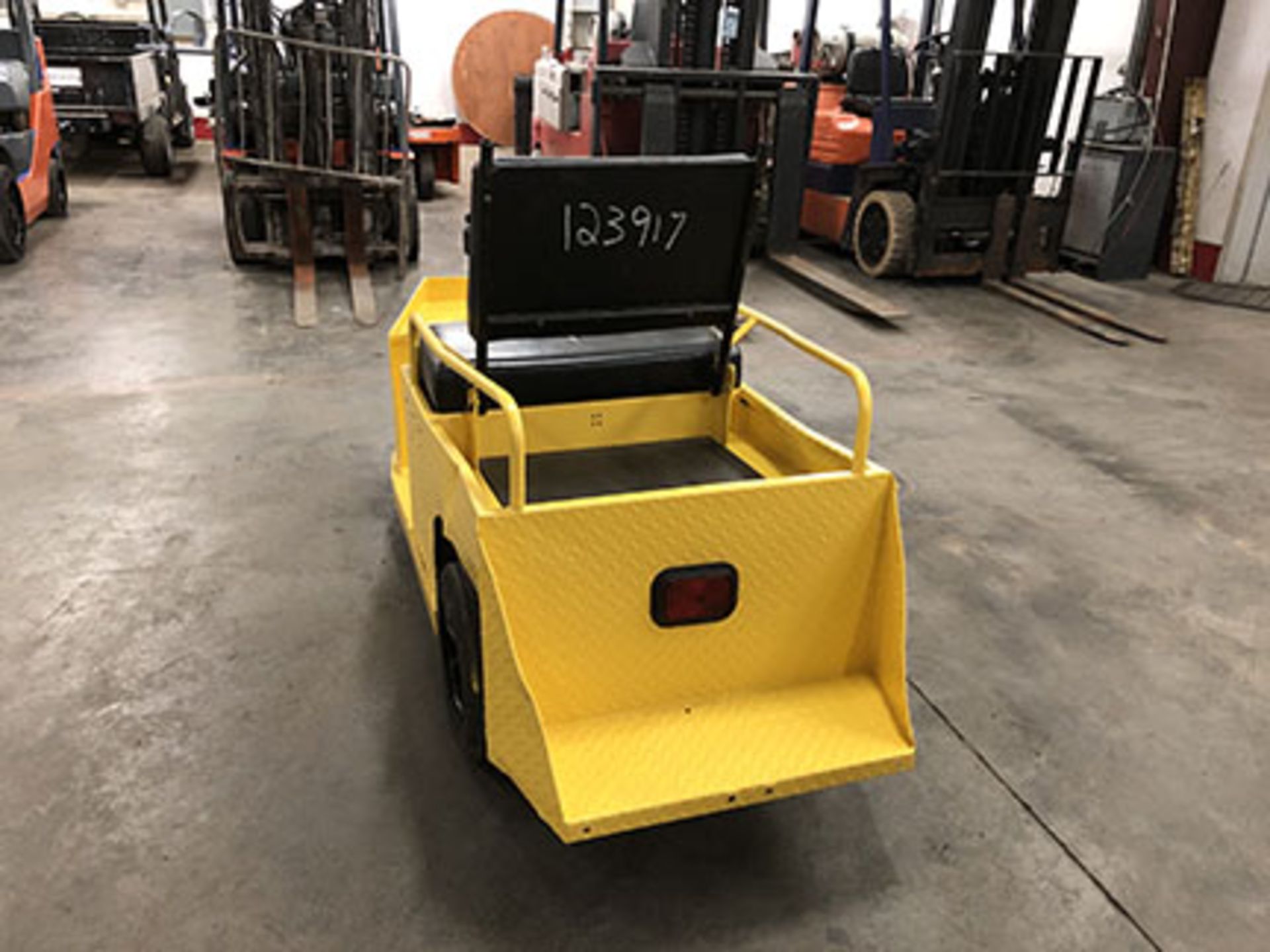 CUSHMAN 3-WHEEL ELECTRIC PERSONNEL CART, MODEL: MINUTE MISER, WITH 24-VOLT ON-BOARD CHARGER, - Image 4 of 5