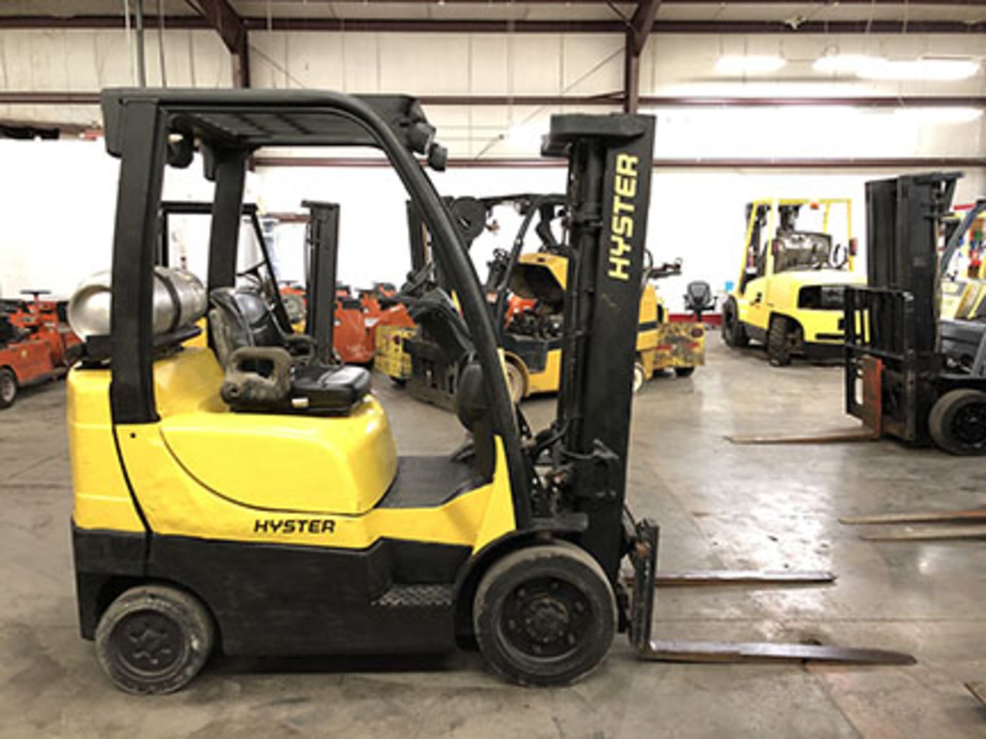 2008 HYSTER 5,000-LB., MODEL: S50FT, S/N: F187V13708F, LPG, LEVER SHIFT TRANSMISSION, SOLID TIRES, - Image 3 of 5