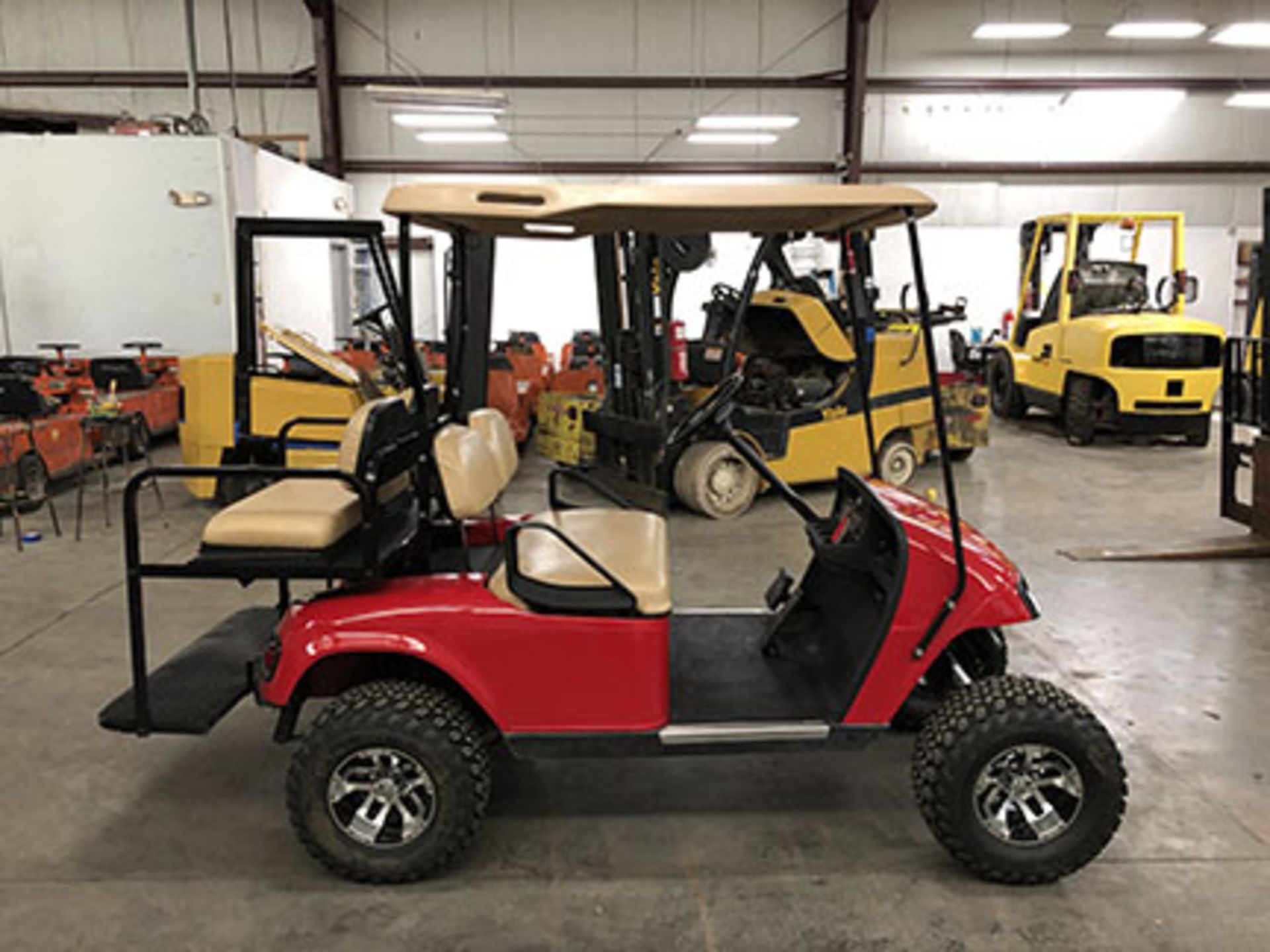 2012 EZ GO ELECTRIC GOLF CART, WITH 36 VOLT CHARGER, 4-PASSENGER FOLD DOWN SEAT, LIFT - Image 3 of 6