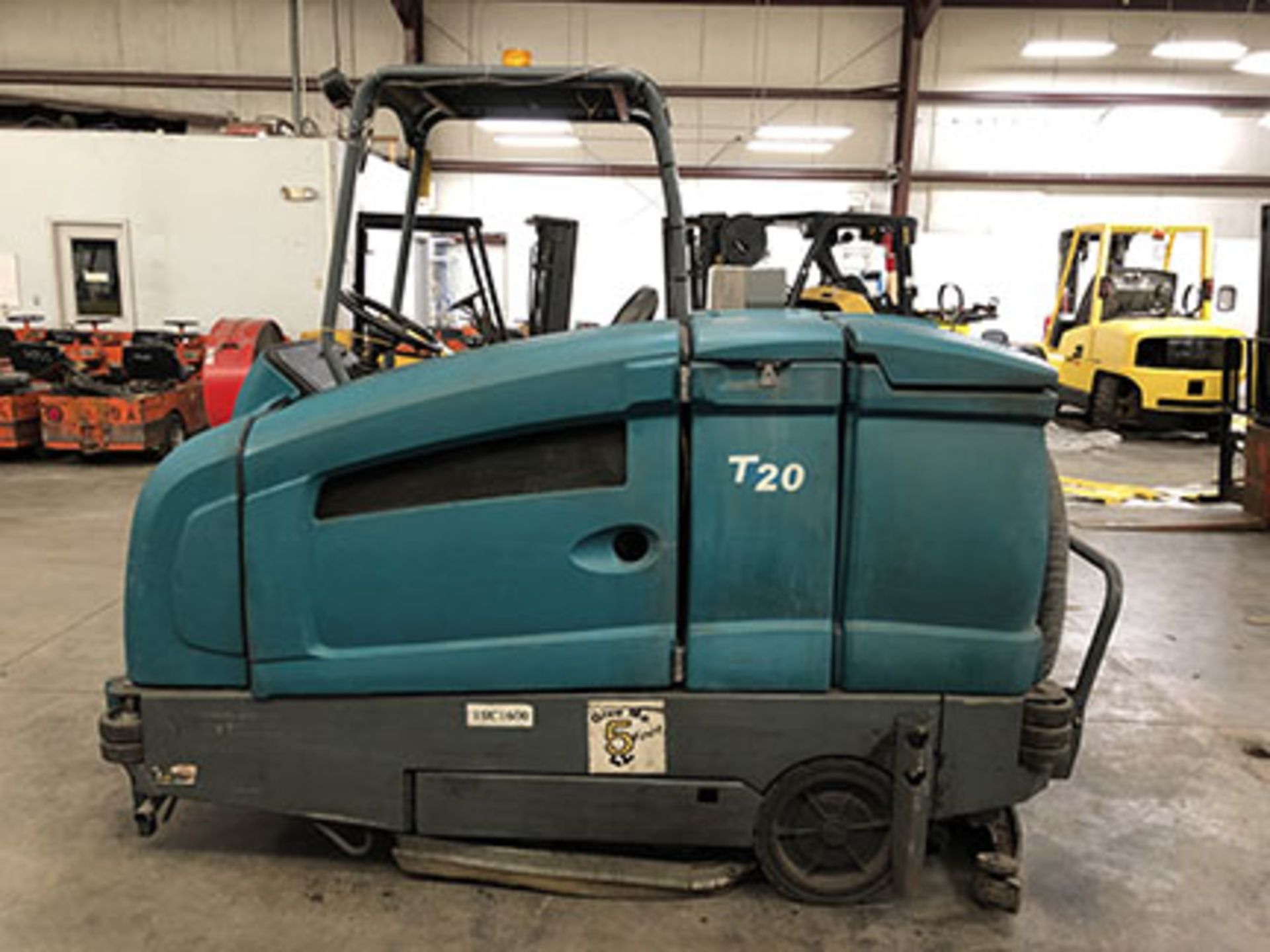 2008 TENNANT FLOOR SWEEPER/SCRUBBER, MODEL: M20, S/N: T20-5381, LPG, WEIGHT: 3,289-LBS., 48” PATH - Image 3 of 5