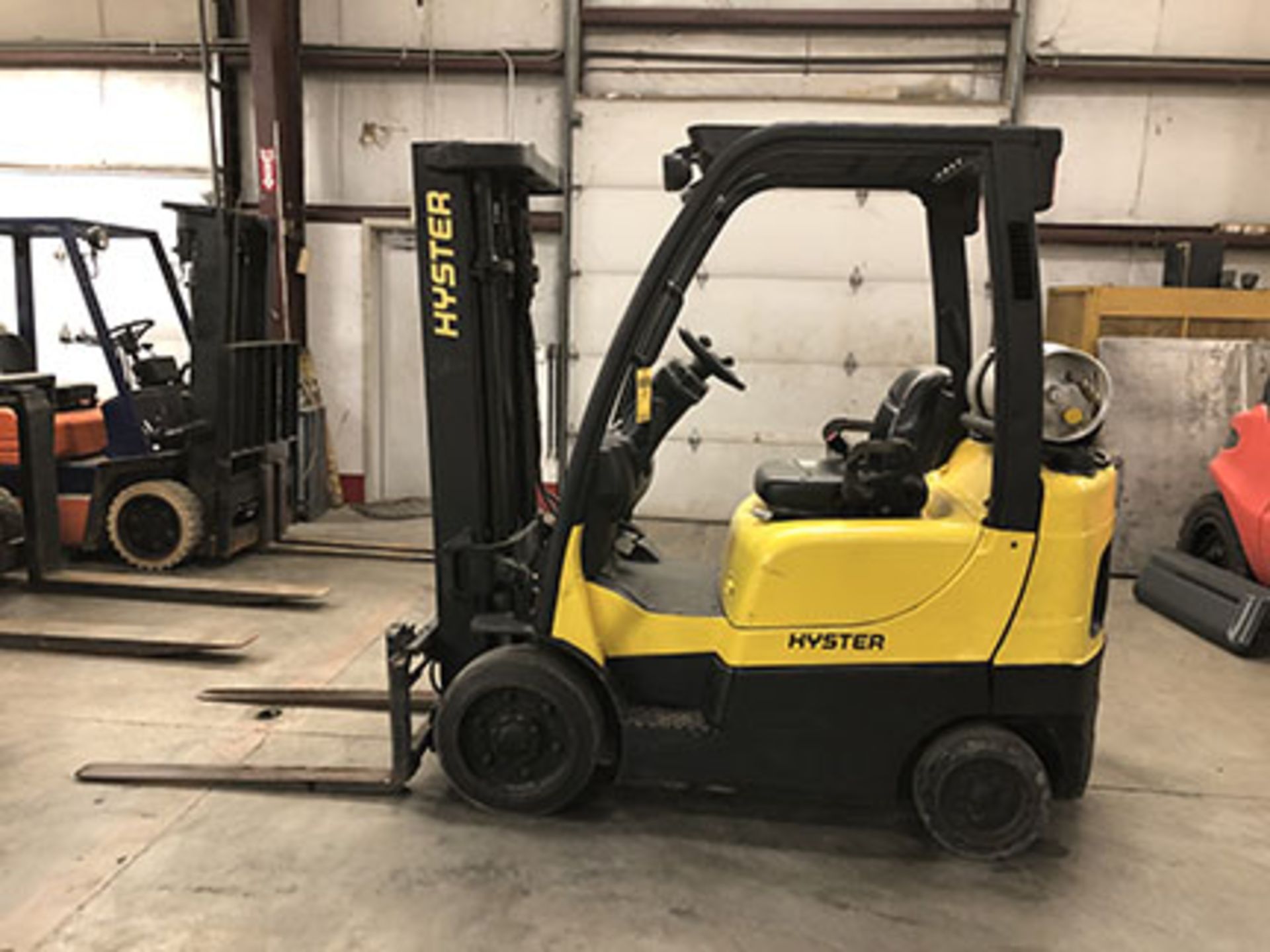 2008 HYSTER 5,000-LB., MODEL: S50FT, S/N: F187V13708F, LPG, LEVER SHIFT TRANSMISSION, SOLID TIRES,