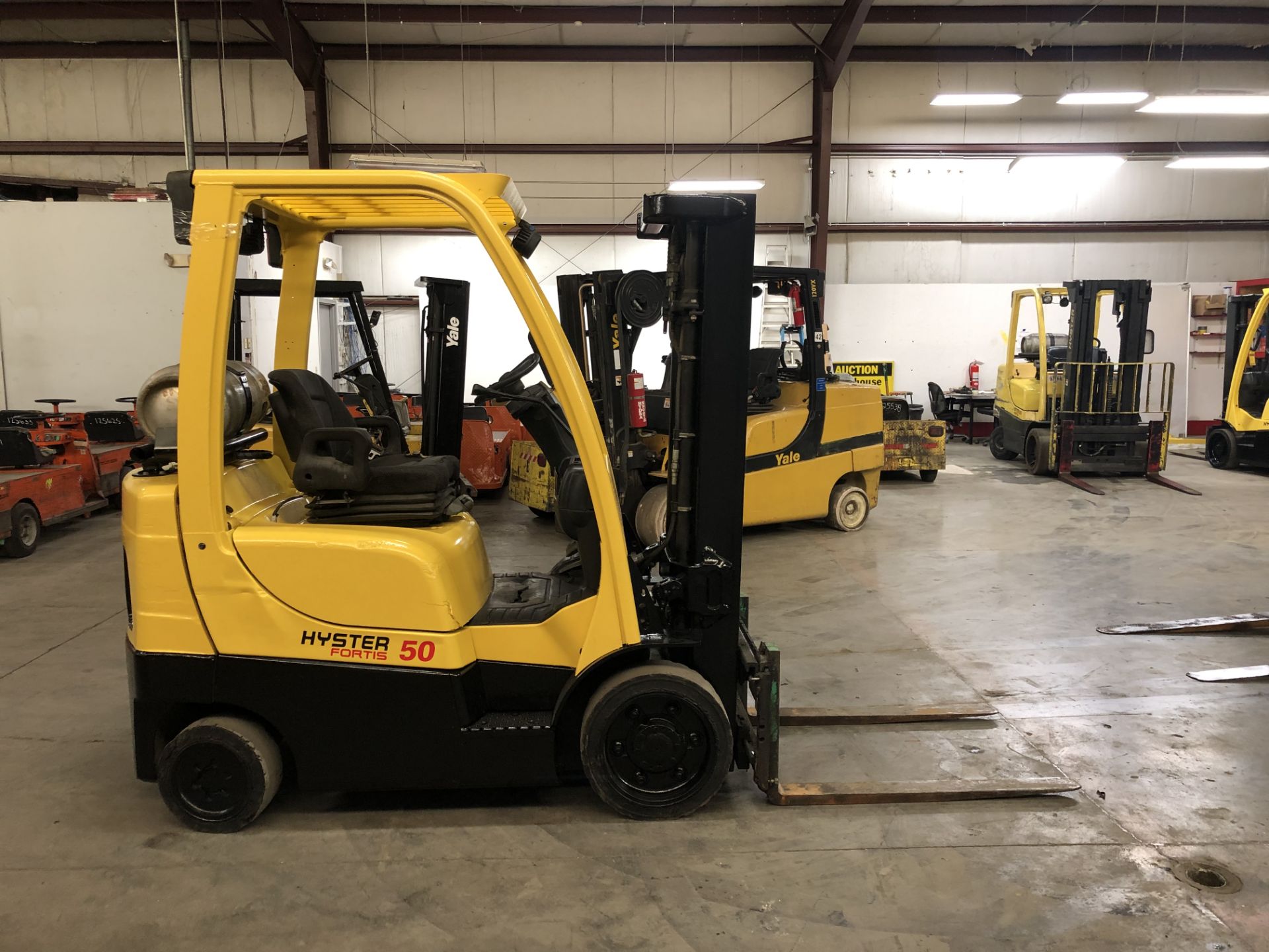 2012 HYSTER 5,000-LB., MODEL: S50FT, S/N: F187V21575K, LPG, LEVER SHIFT TRANSMISSION, SOLID TIRES, - Image 3 of 5