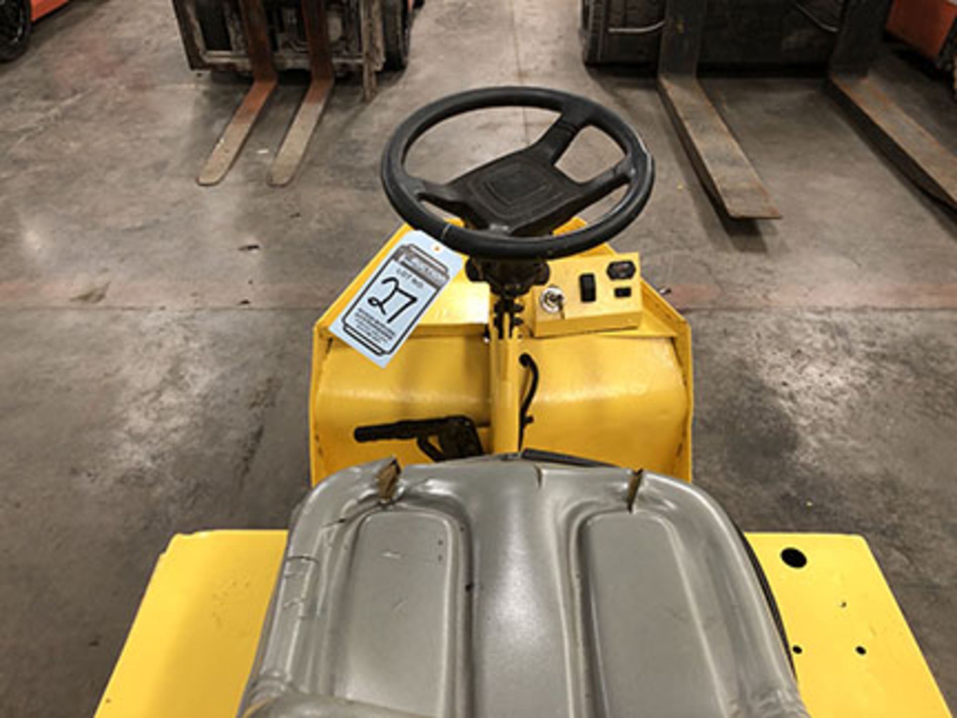 CUSHMAN 3-WHEEL ELECTRIC PERSONNEL CART, MODEL: MINUTE MISER, WITH 24-VOLT ON-BOARD CHARGER, - Image 5 of 5