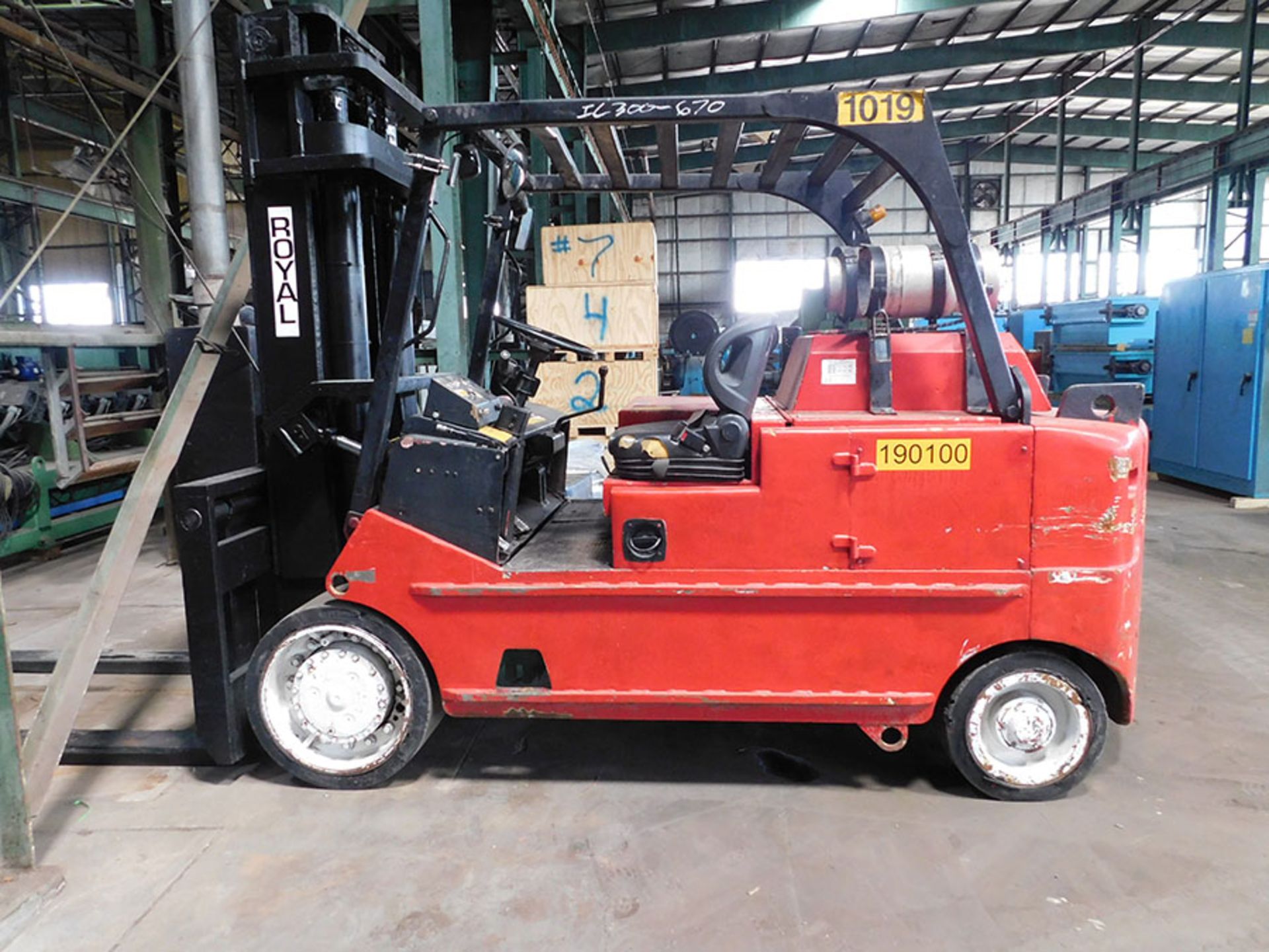 ROYAL T300C 30,000 LB. FORKLIFT; 2-STAGE MAST, 107'' LIFT HEIGHT, 9,436 HOURS, S/N L0670, SOLID