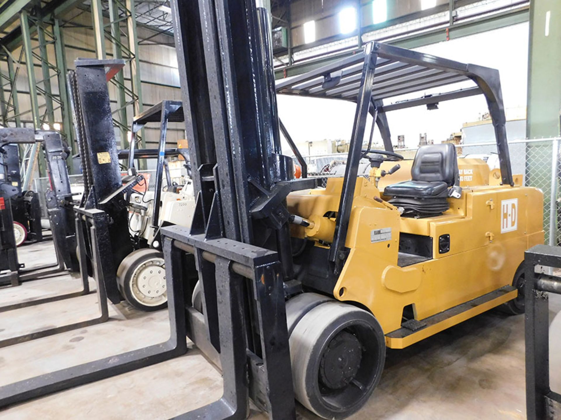 ROYAL T350C 35,000 LB. FORKLIFT; LP GAS, 2-STAGE MAST, 111'' LIFT HEIGHT, SOLID TIRES, 8' FORKS, 8,