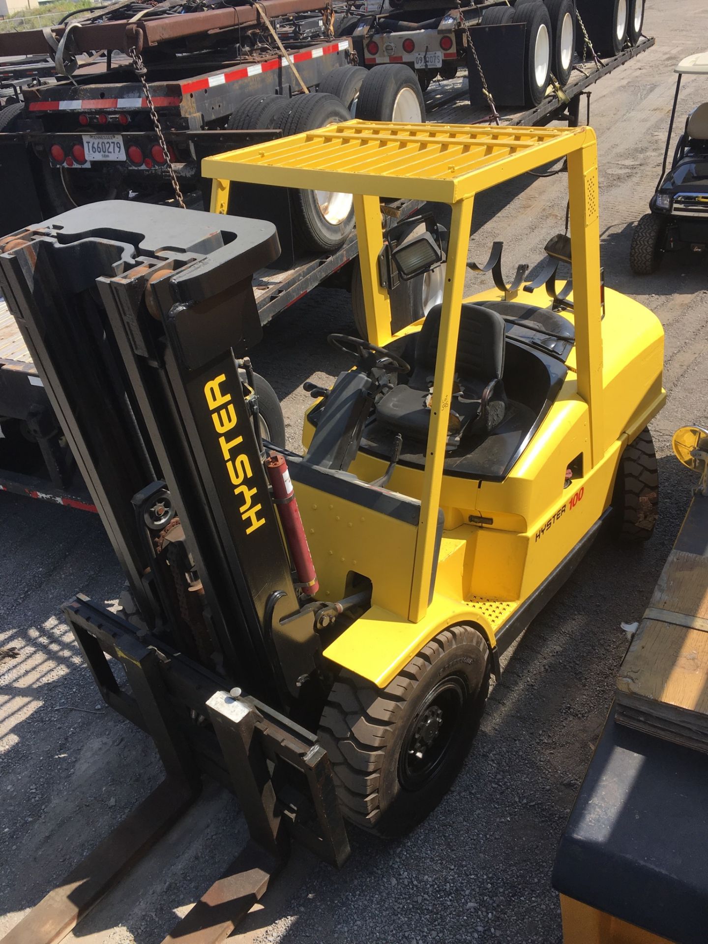 HYSTER H100XM 10,000 LB. FORKLIFT; 3-STAGE MAST, 175'' LIFT HEIGHT, DUAL FUEL, PNEUMATIC TIRES, - Image 3 of 3