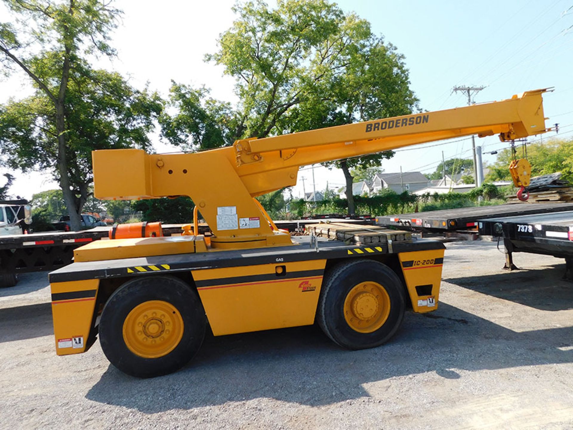 BRODERSON 15-TON DUAL FUEL CARRY DECK CRANE; MODEL IC2002B, S/N 53748, 4,428 HOURS, 360 DEGREE