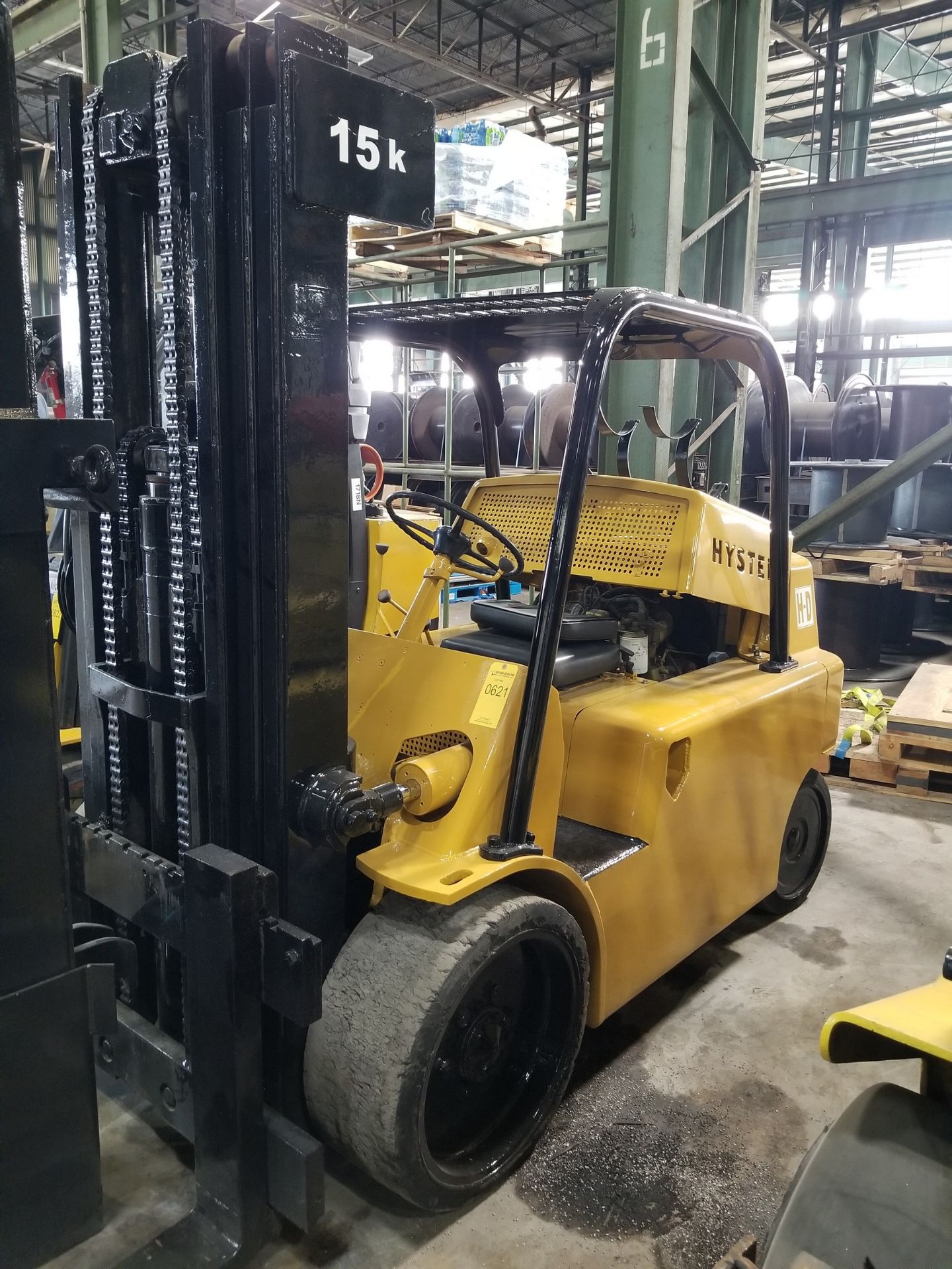 HYSTER S150A 14,400 LB. FORKLIFT; 3-STAGE MAST, 220'' LIFT HEIGHT, LP GAS, SOLID TIRES, 46'' - Image 2 of 5