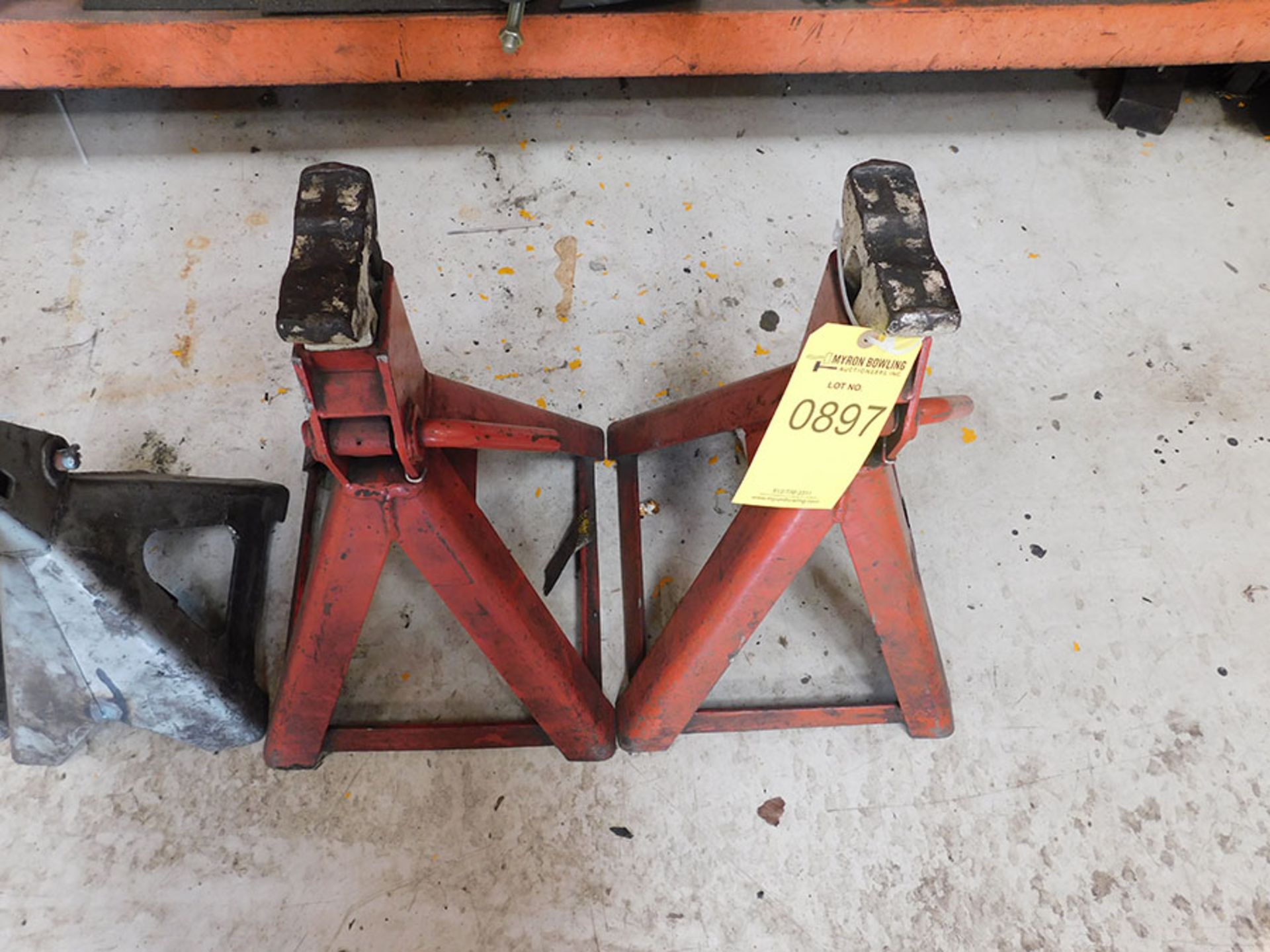 8-TON JACK STANDS