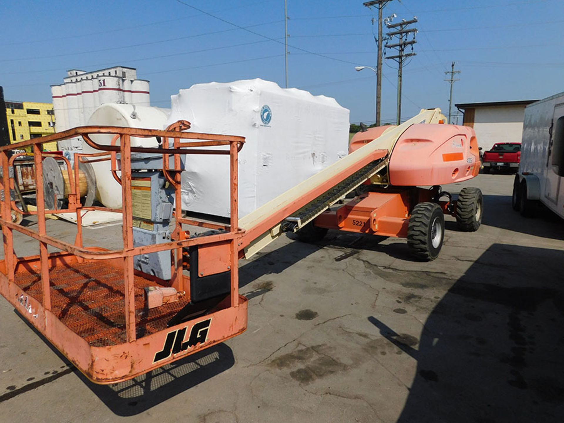 JLG 400S TELESCOPIC BOOM LIFT; 40' BOOM, 4WD DIESEL, 5,062 HOURS, 2005 MODEL YEAR, S/N 0300081199,