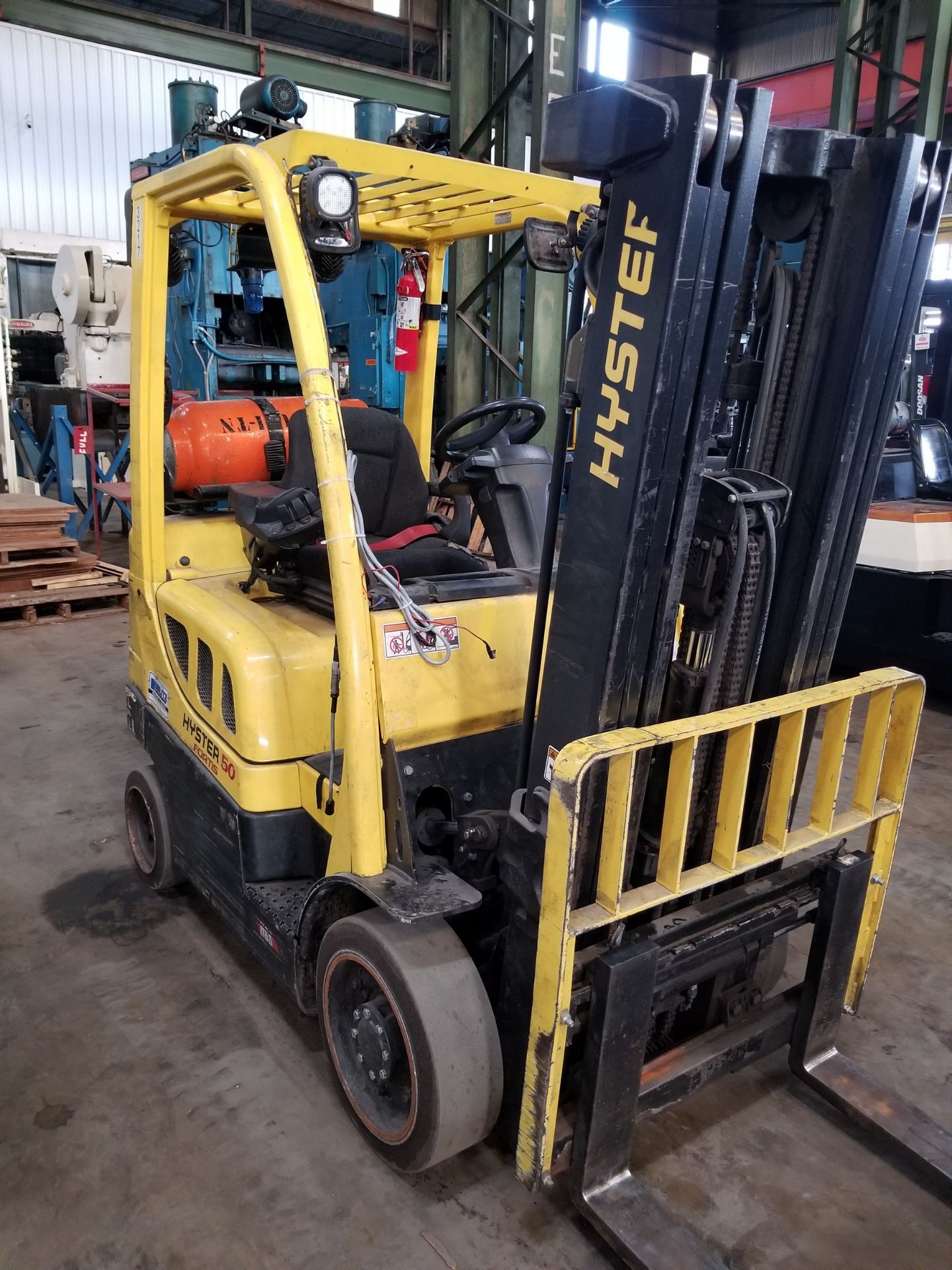 2014 HYSTER 5,000 LB. CAPACITY FORKLIFT; MODEL S50FT, S/N G187V03292M, 11,607 HOURS, 3-STAGE MAST - Image 3 of 4