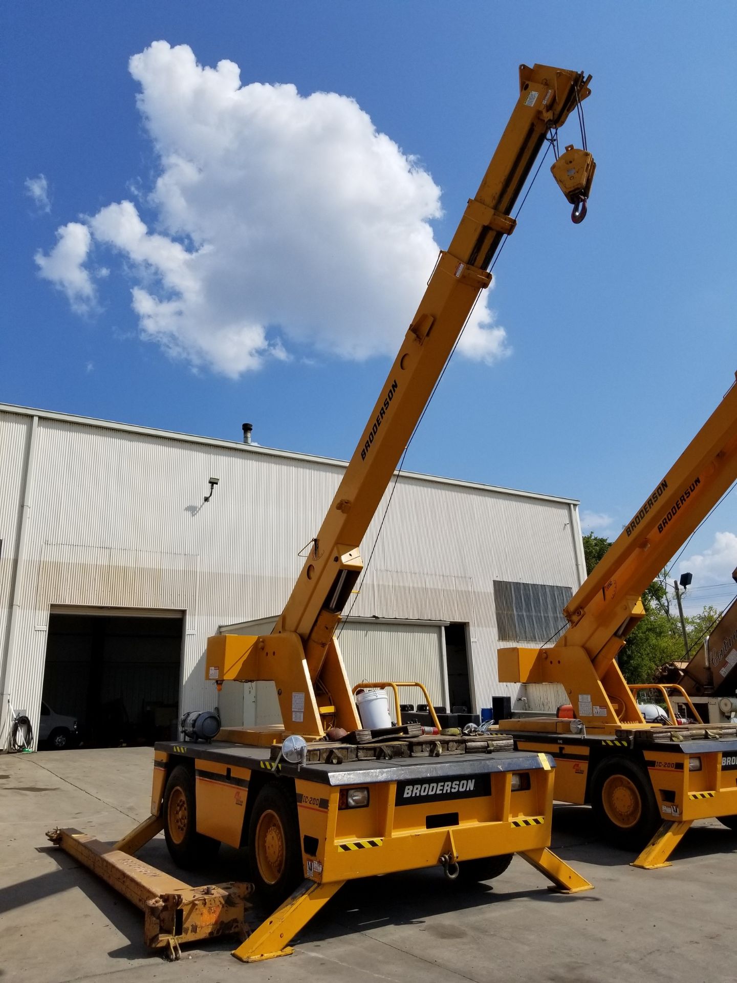 BRODERSON 15-TON DUAL FUEL CARRY DECK CRANE; MODEL IC2002B, S/N 31415, 4,963 HOURS, 360 DEGREE - Image 3 of 5