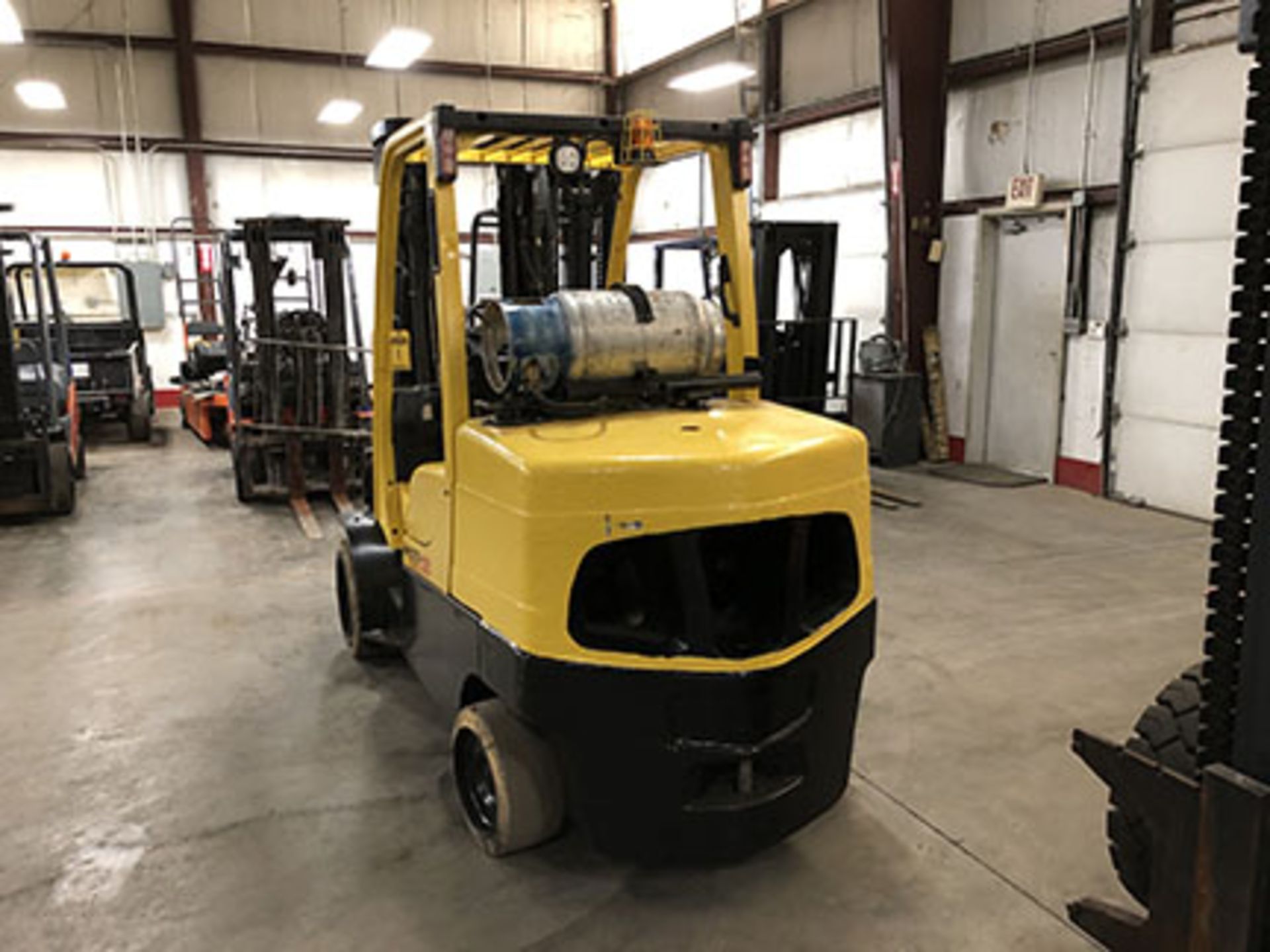 2012 HYSTER 12,000-LB., MODEL: S120FT, S/N: G004V06227K, LPG, LEVER SHIFT TRANSMISSION, SOLID NON- - Image 7 of 8