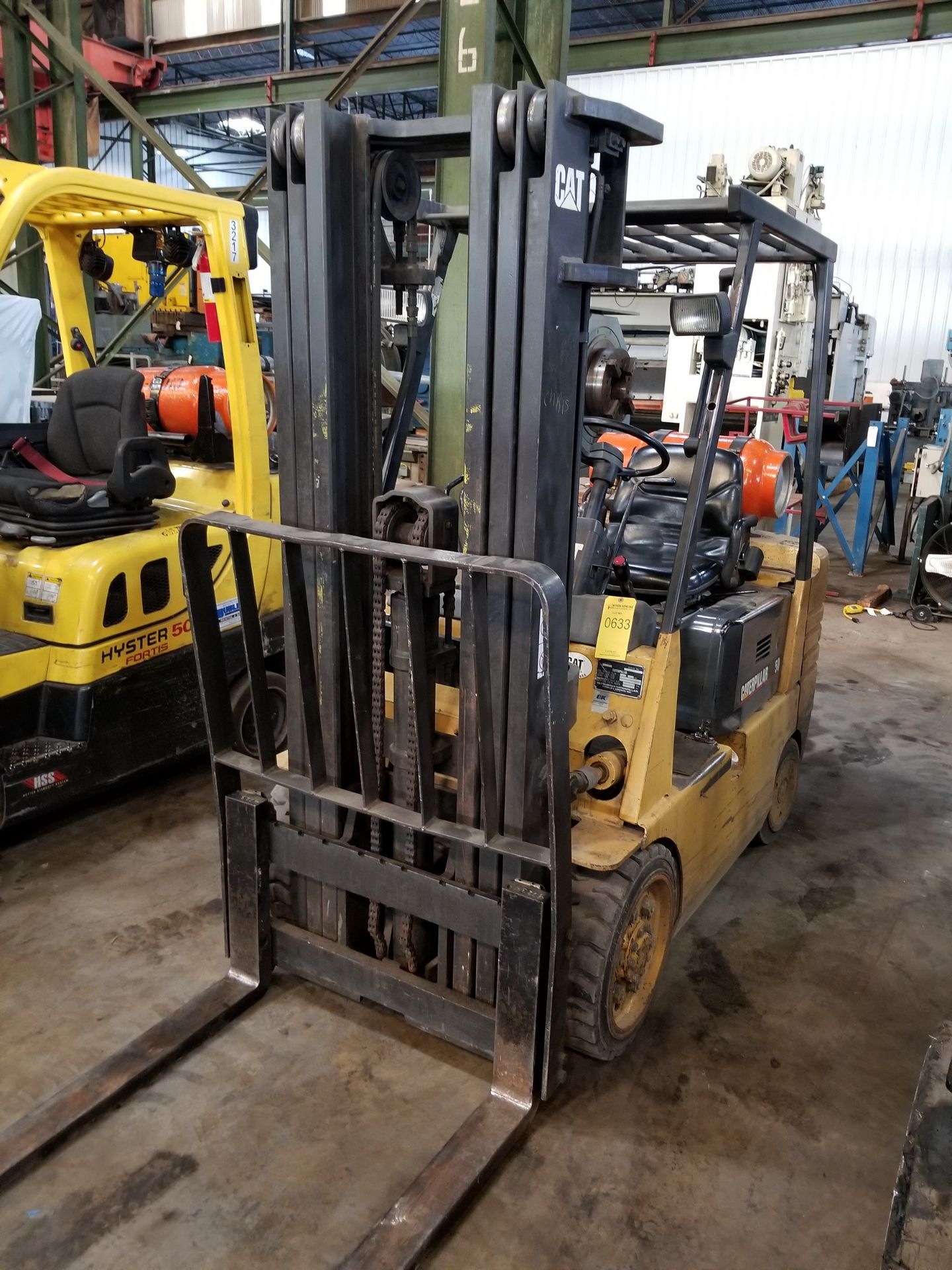 CATERPILLAR GC25 5,000 LB. FORKLIFT; 3-STAGE MAST, 189'' LIFT HEIGHT, LP GAS, SOLID TIRES, 42''