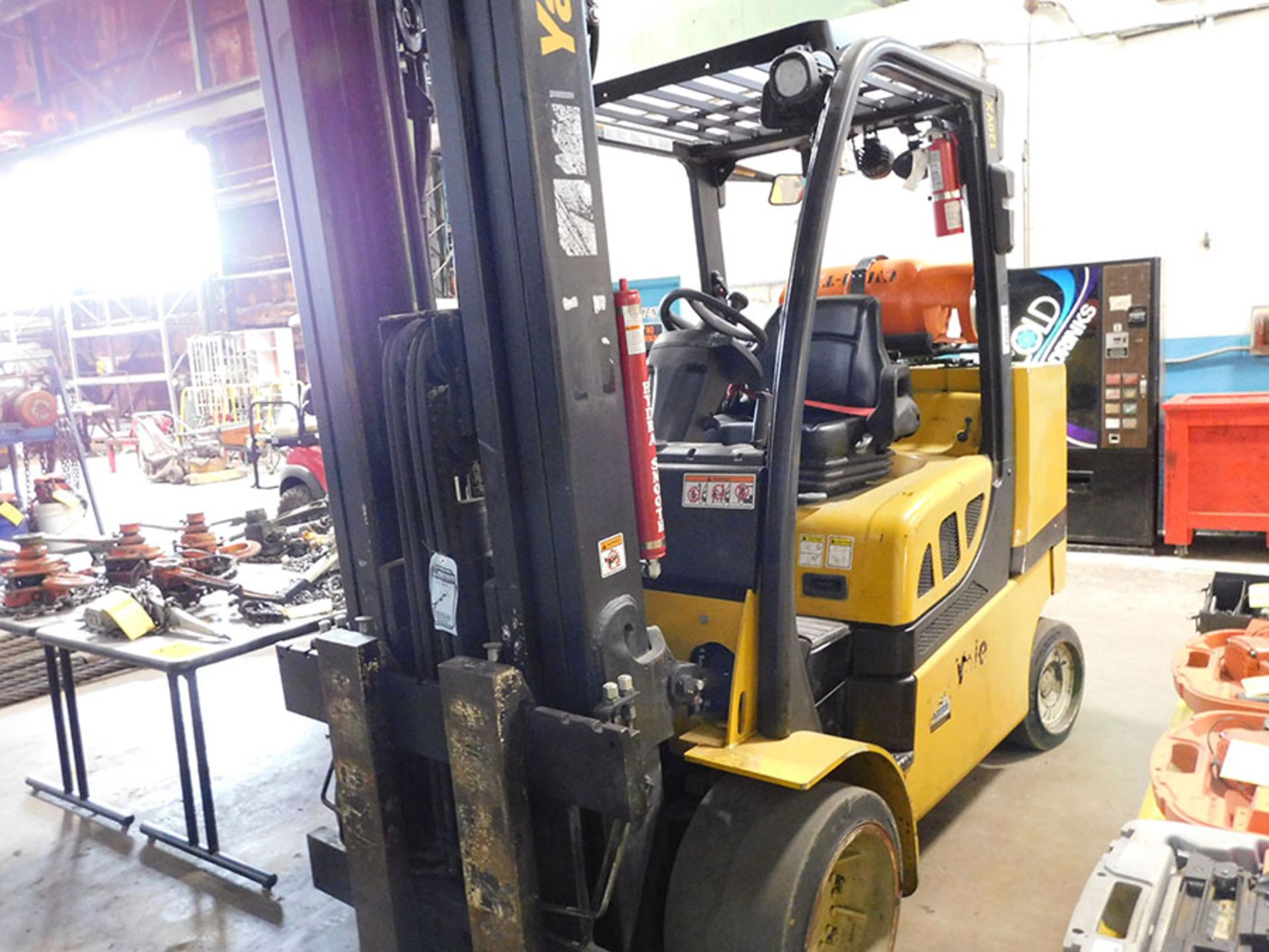 2015 YALE 120VX 12,000 LB. FORKLIFT; 3-STAGE MAST, 208'' LIFT HEIGHT, LP GAS, SOLID TIRES, 6' FORKS