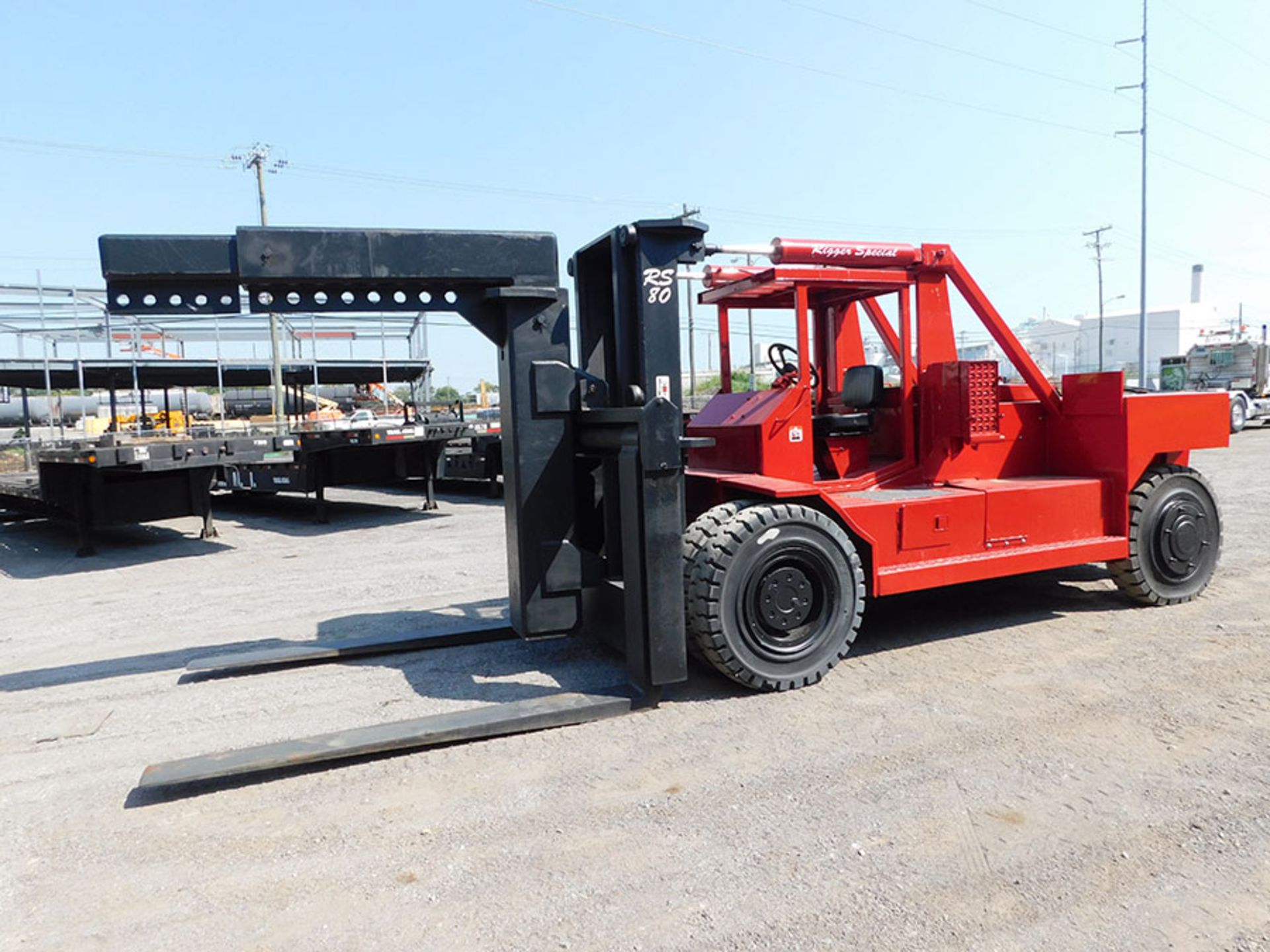 RIGGERS SPECIAL RS80 80,000 LB. FORKLIFT; 2-STAGE MAST, 103'' LIFT HEIGHT, 9,253 HOURS, 8' FORKS, - Image 3 of 5