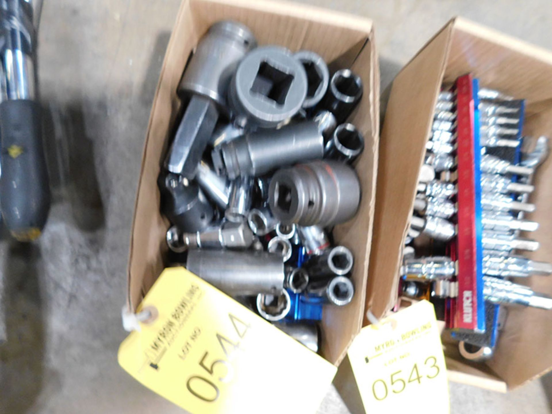 LOT OF ASSORTED SIZE SOCKETS