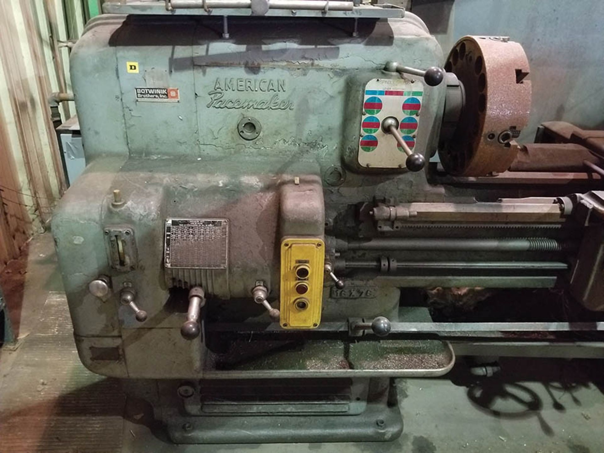 AMERICAN LATHE BED; 15" 4 JAW CHUCK, SLIDEWAY, CENTER SPINDLE TAILSTOCK, STEADY REST, WITH (2) METAL - Image 3 of 10