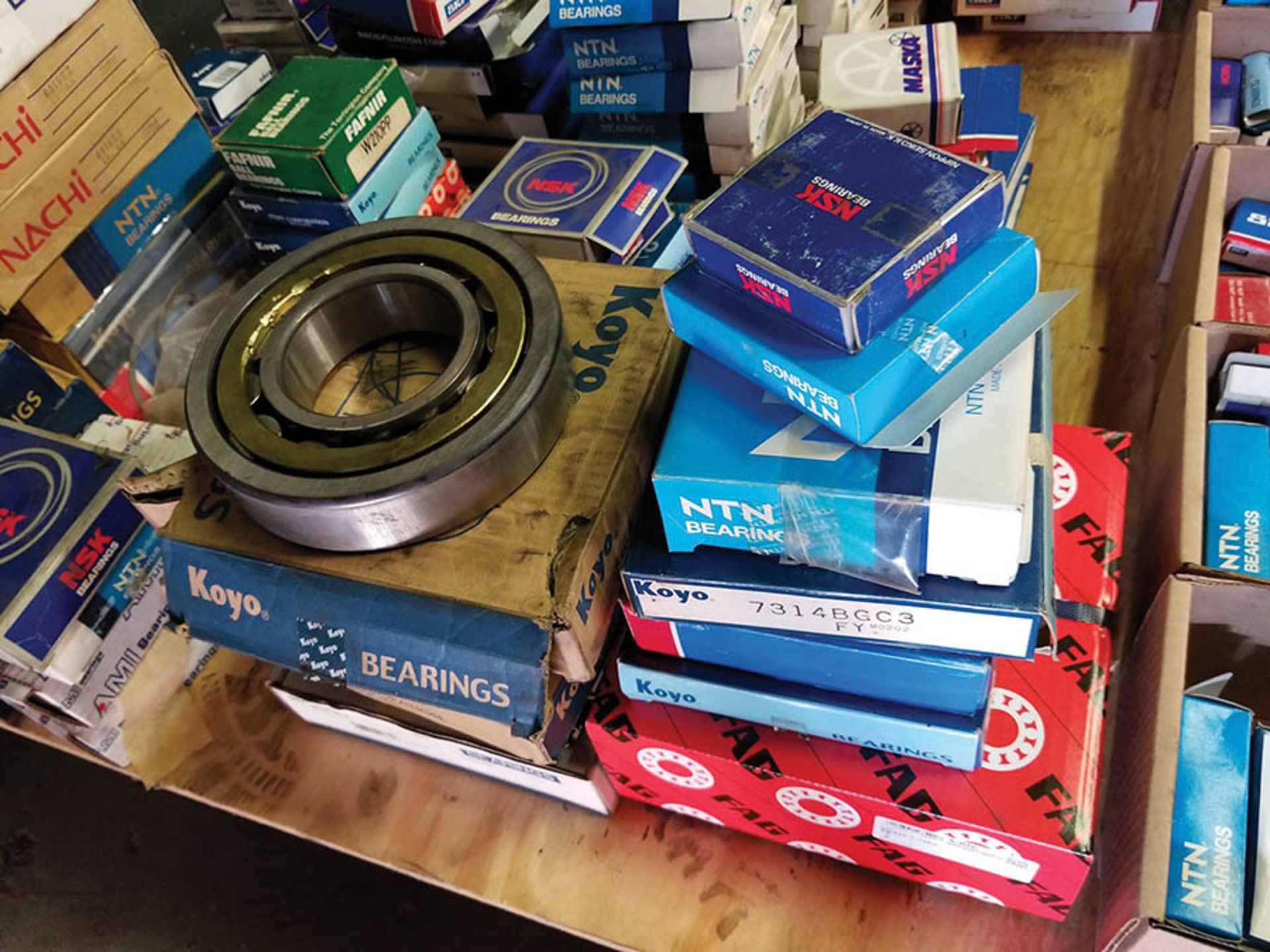 PALLET OF ASSORTED BEARINGS; SKF, TIMKEN, NTN, NSK BRANDS- VARIOUS SIZES AND TYPES - Image 7 of 11