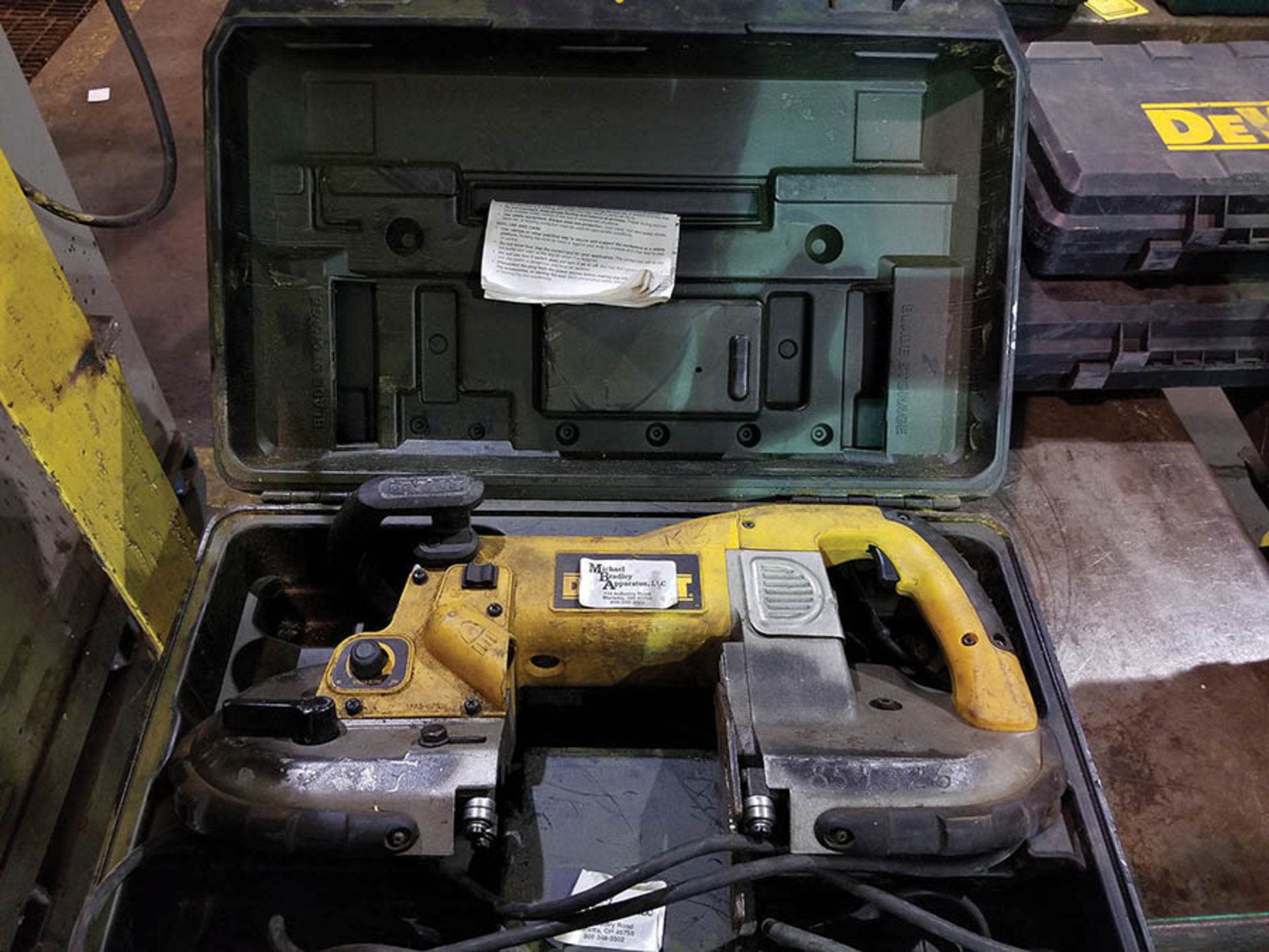 DEWALT D28770 4 3/4" HD DEEP CUT HAND HELD BANDSAW - Image 2 of 4