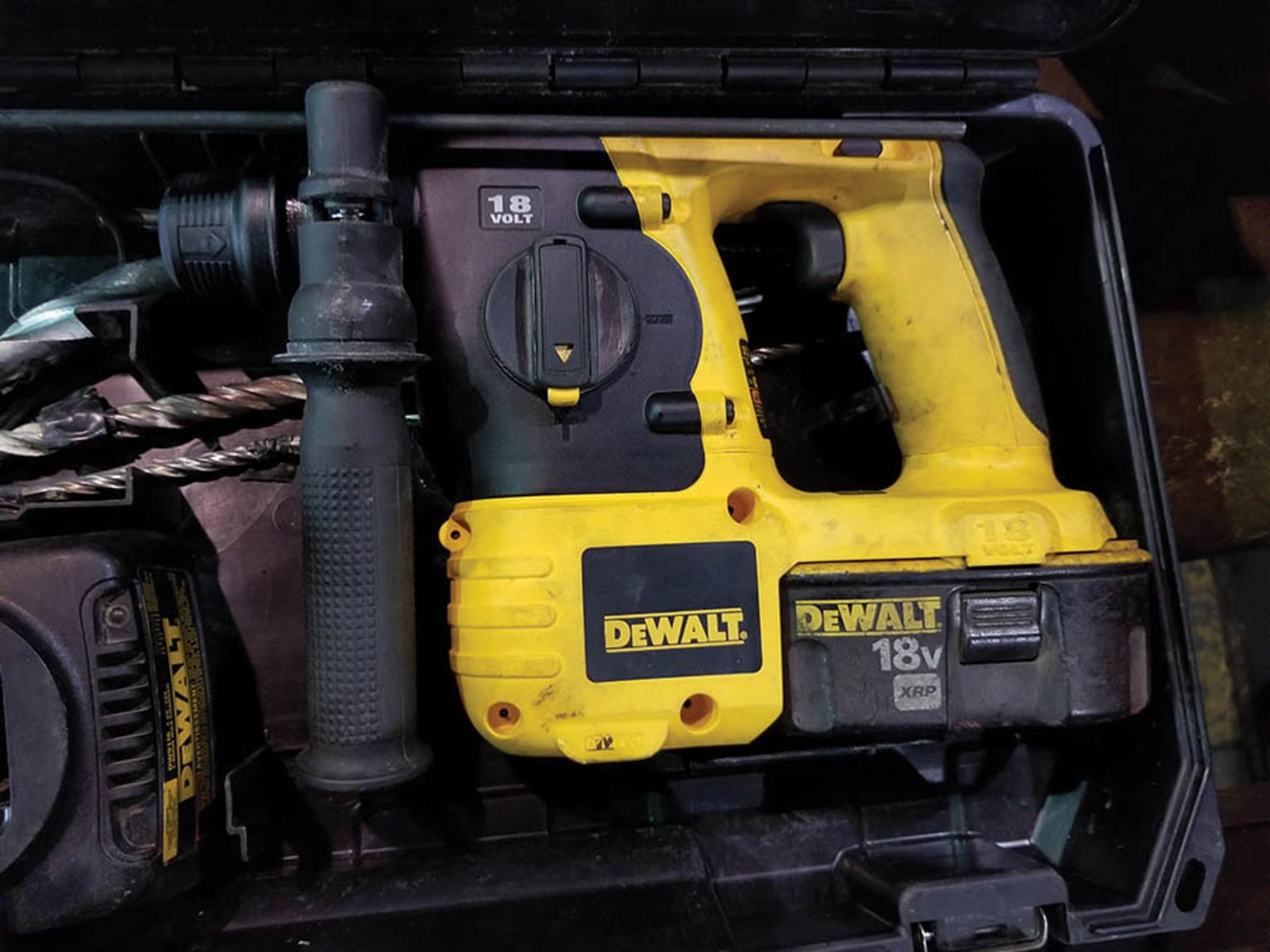 DEWALT DC212 HAMMER DRILL, 18V, CHARGER, WITH EXTRA BATTERY & CASE - Image 2 of 3