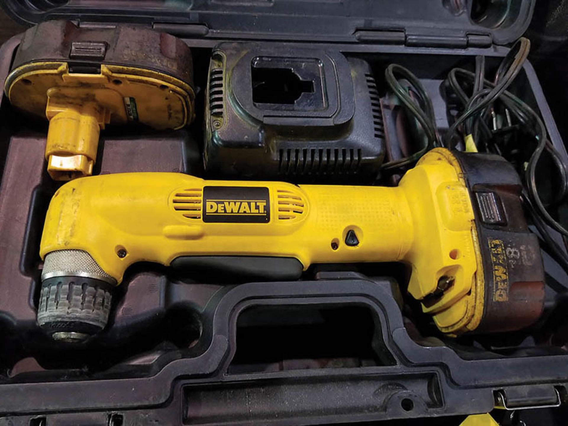 DEWALT DW969 3/8" RIGHT ANGLE CORDLESS HAMMER DRILL/DRIVER, 18V, WITH CASE, CHARGER, AND EXTRA - Image 3 of 3