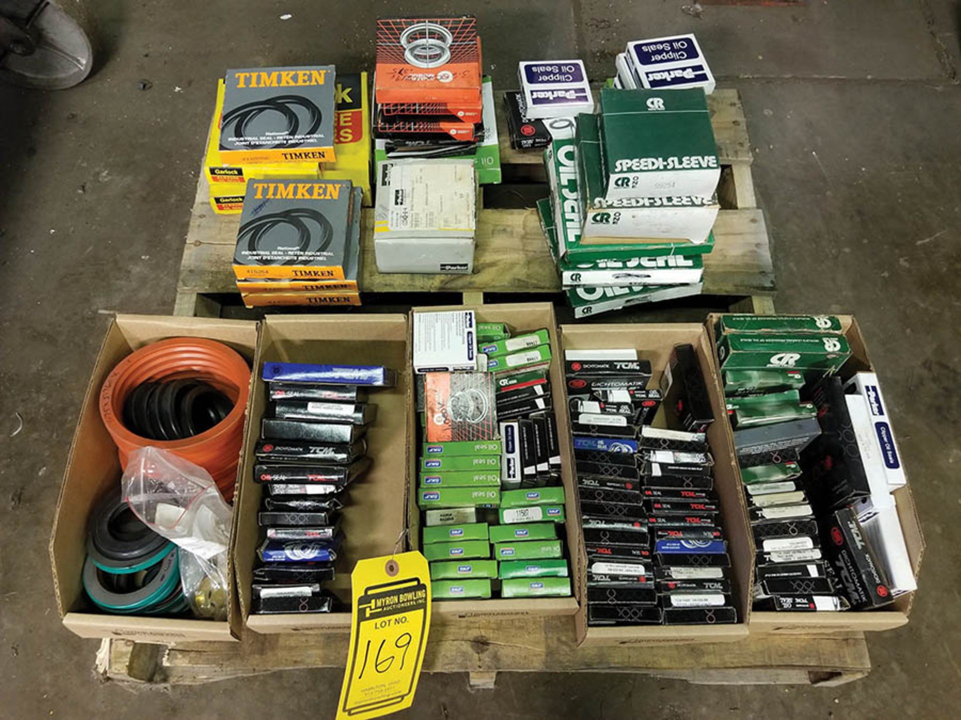 PALLET OF ASSORTED OIL & BEARING SEALS