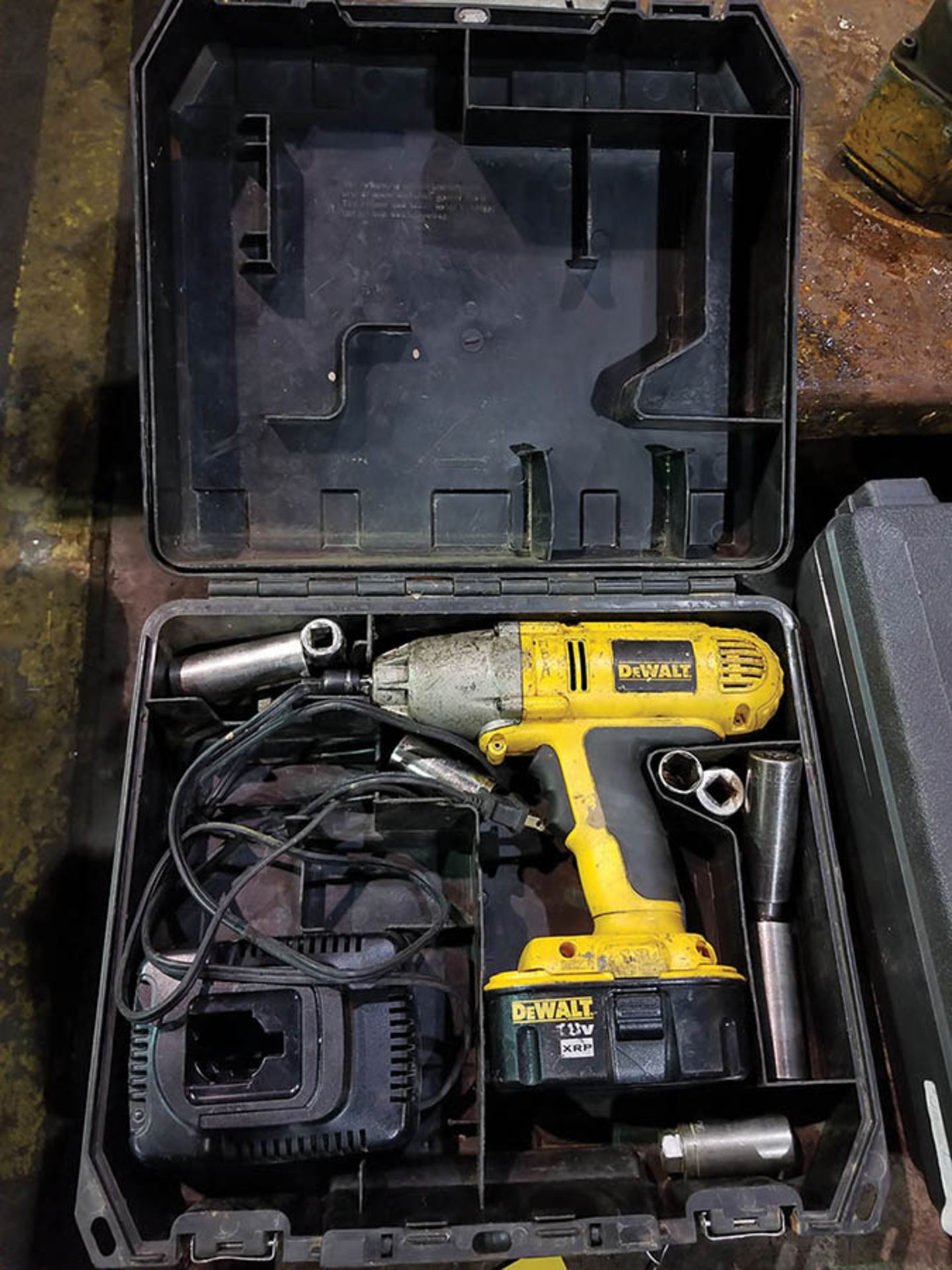 DEWALT HD 18V CORDLESS IMPACT WRENCH, MODEL DW059, 1/2" DRIVE, WITH CASE, CHARGER, AND ASSORTED