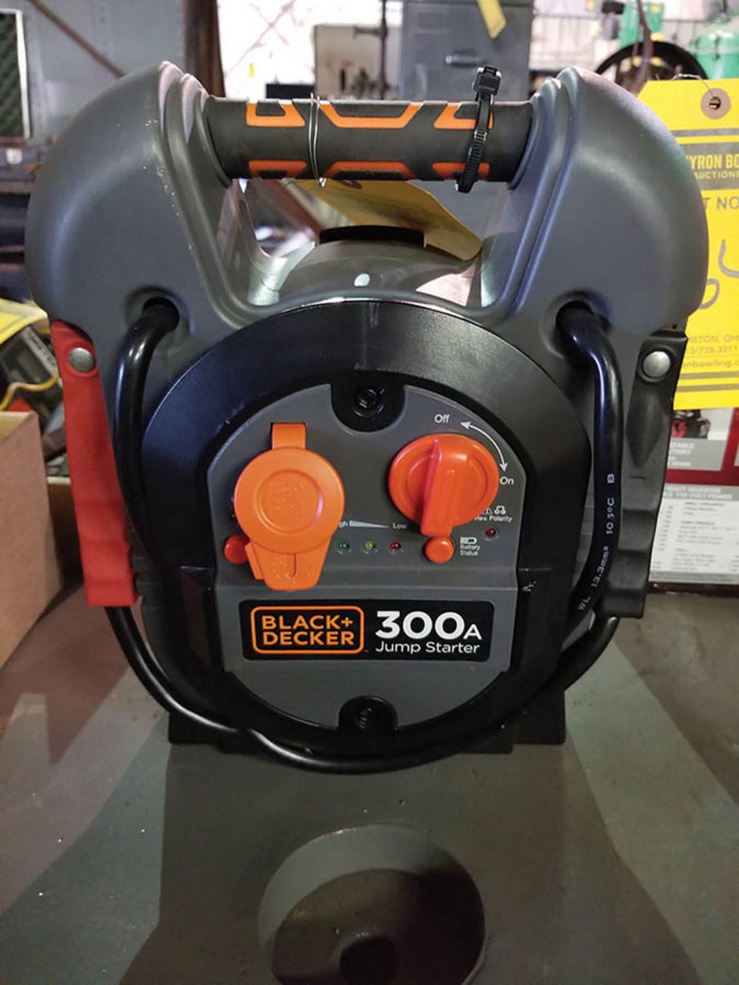 BLACK & DECKER 300A JUMP STARTER