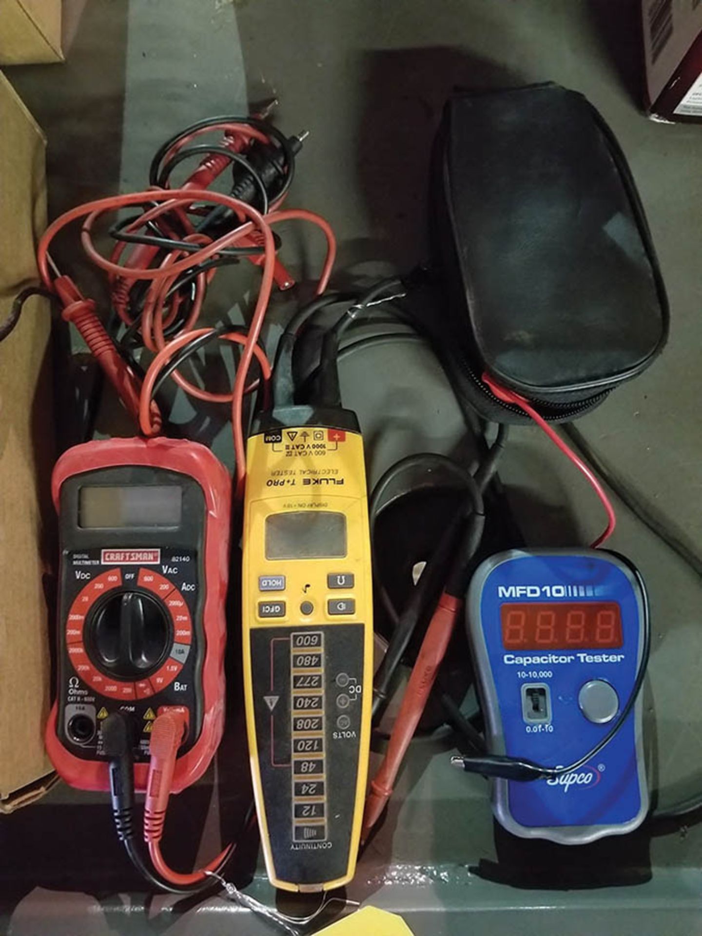 FLUKE T+PRO ELECTRICAL TESTER, 600-1000V & MFD 10 CAPACITOR TESTER, 10-10000 & CRAFTSMAN 82140