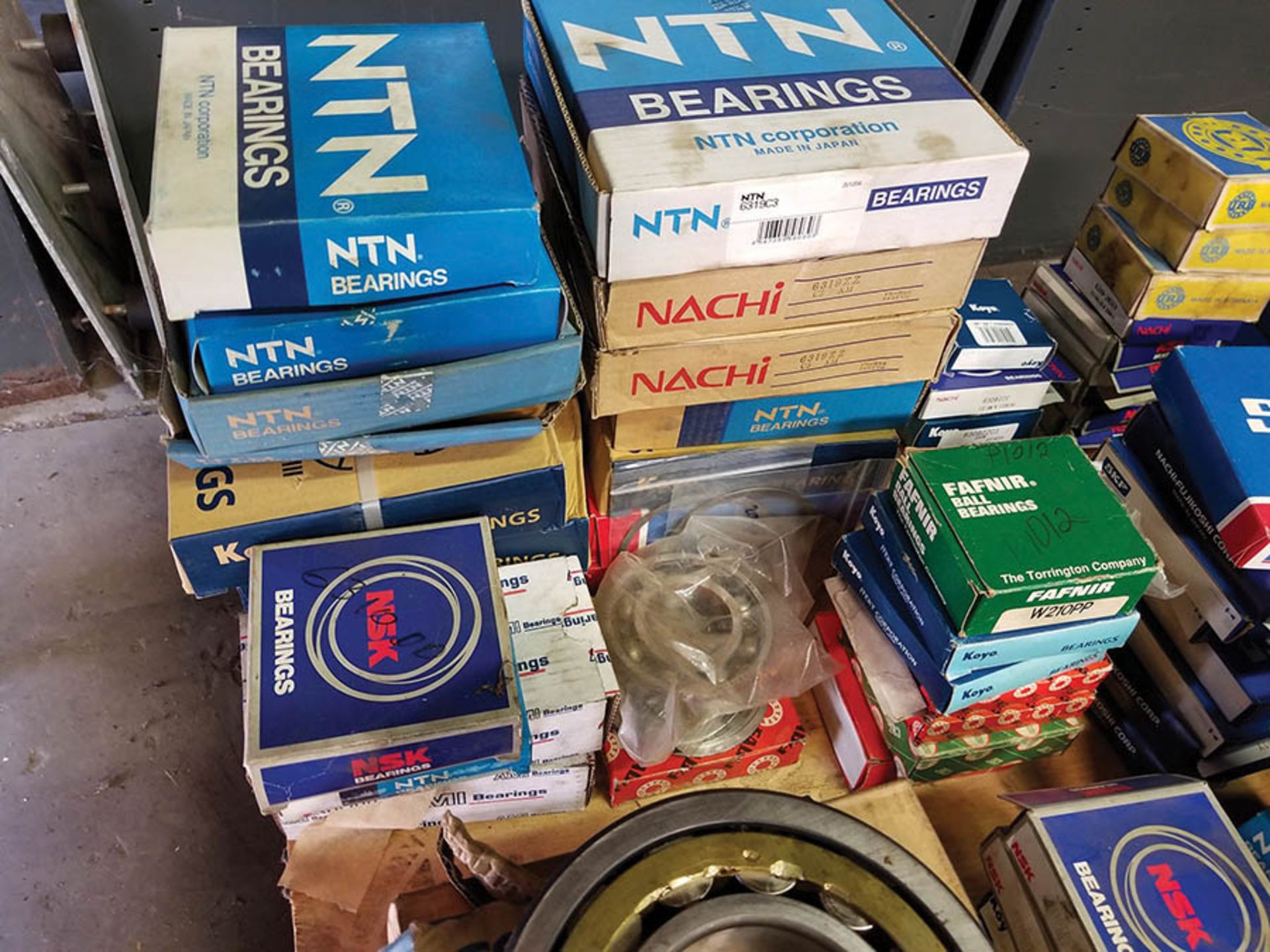 PALLET OF ASSORTED BEARINGS; SKF, TIMKEN, NTN, NSK BRANDS- VARIOUS SIZES AND TYPES - Image 8 of 11