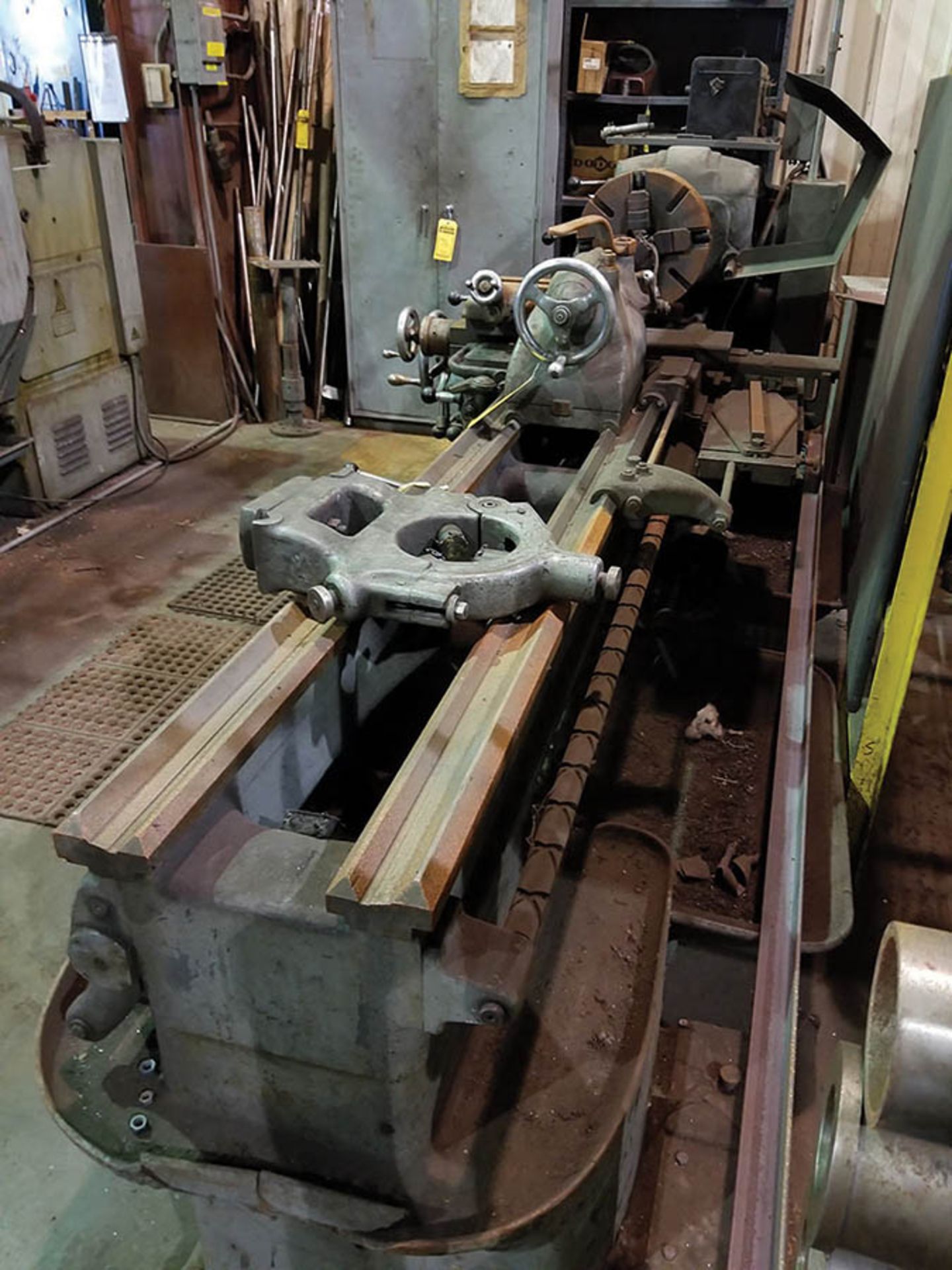 AMERICAN LATHE BED; 15" 4 JAW CHUCK, SLIDEWAY, CENTER SPINDLE TAILSTOCK, STEADY REST, WITH (2) METAL - Image 8 of 10