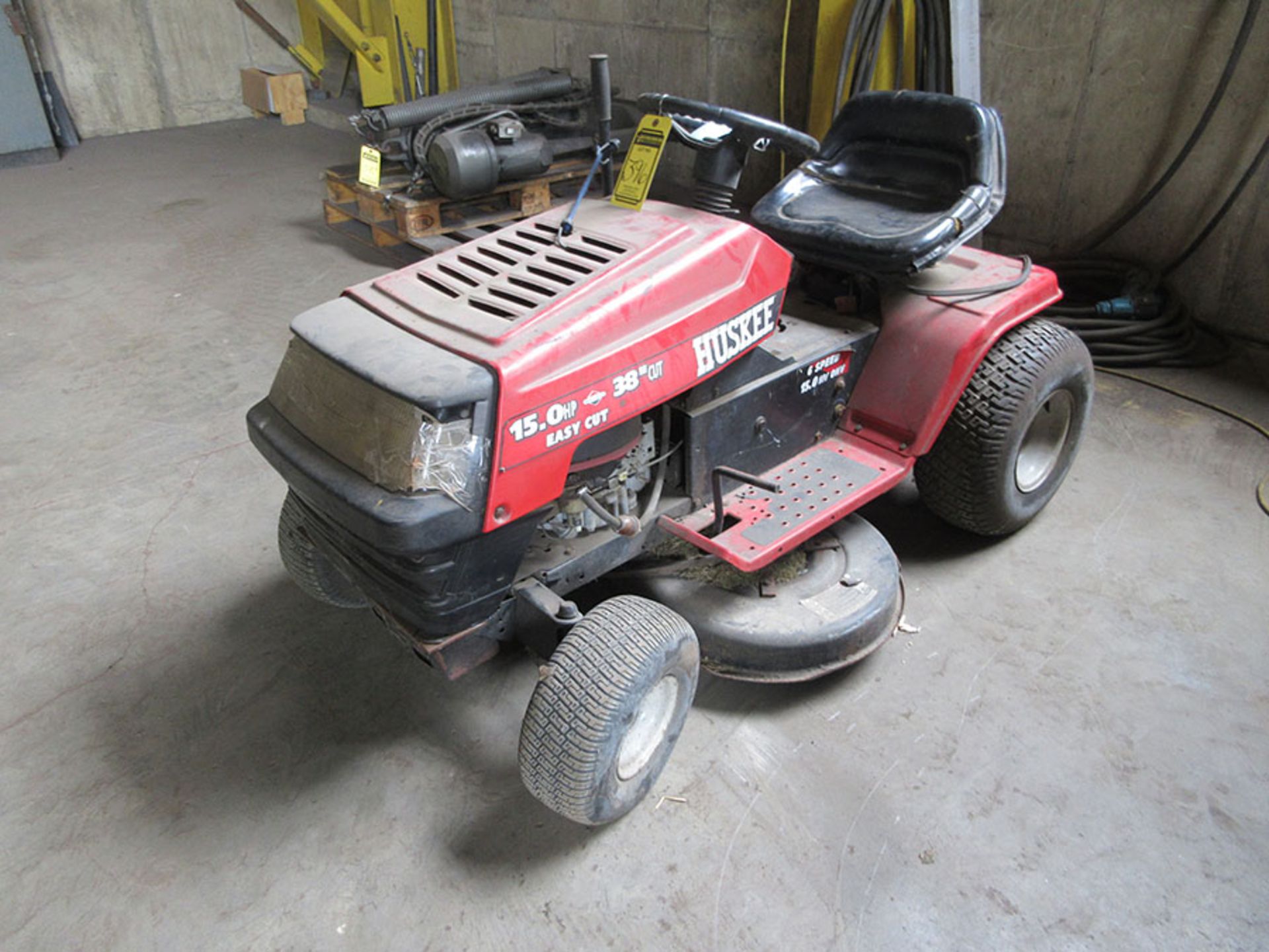 HUSKEE 15HP RIDING LAWNMOWER; 38'' CUT, 6-SPEED - Image 2 of 3