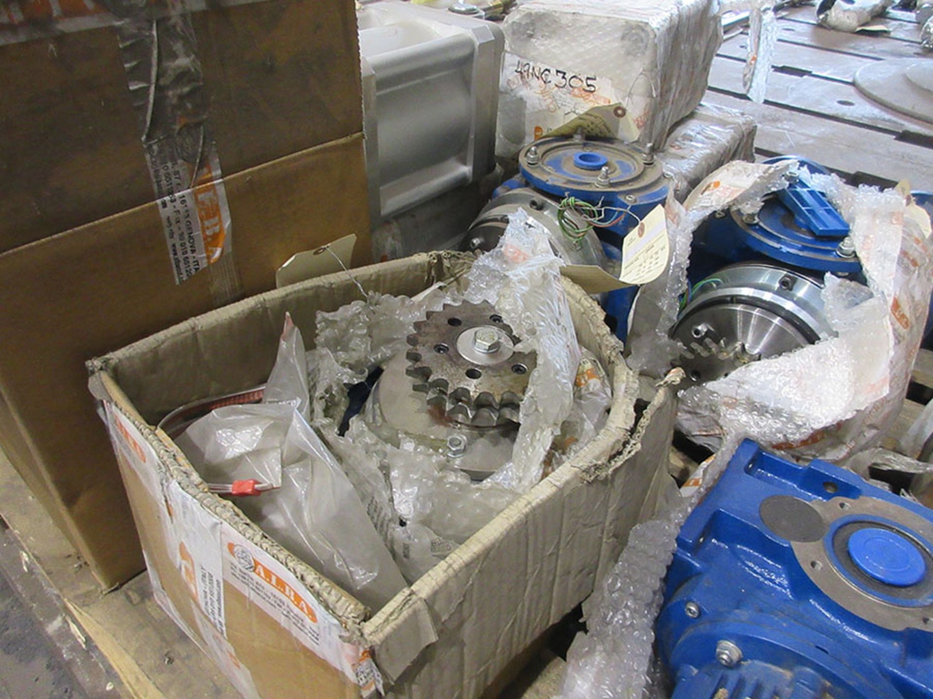PALLET OF (NEW) A.L.B.A. COMPONENTS; GEAR DRIVES, OXYCAR DRIVE ASSEMBLY, PNEUMATIC CLAMP CYLINDERS - Image 3 of 4