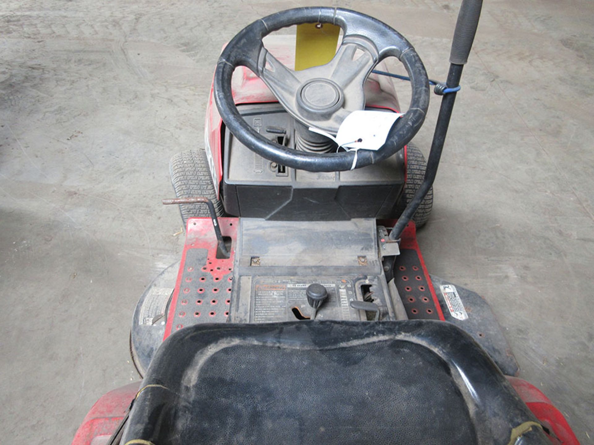 HUSKEE 15HP RIDING LAWNMOWER; 38'' CUT, 6-SPEED - Image 3 of 3
