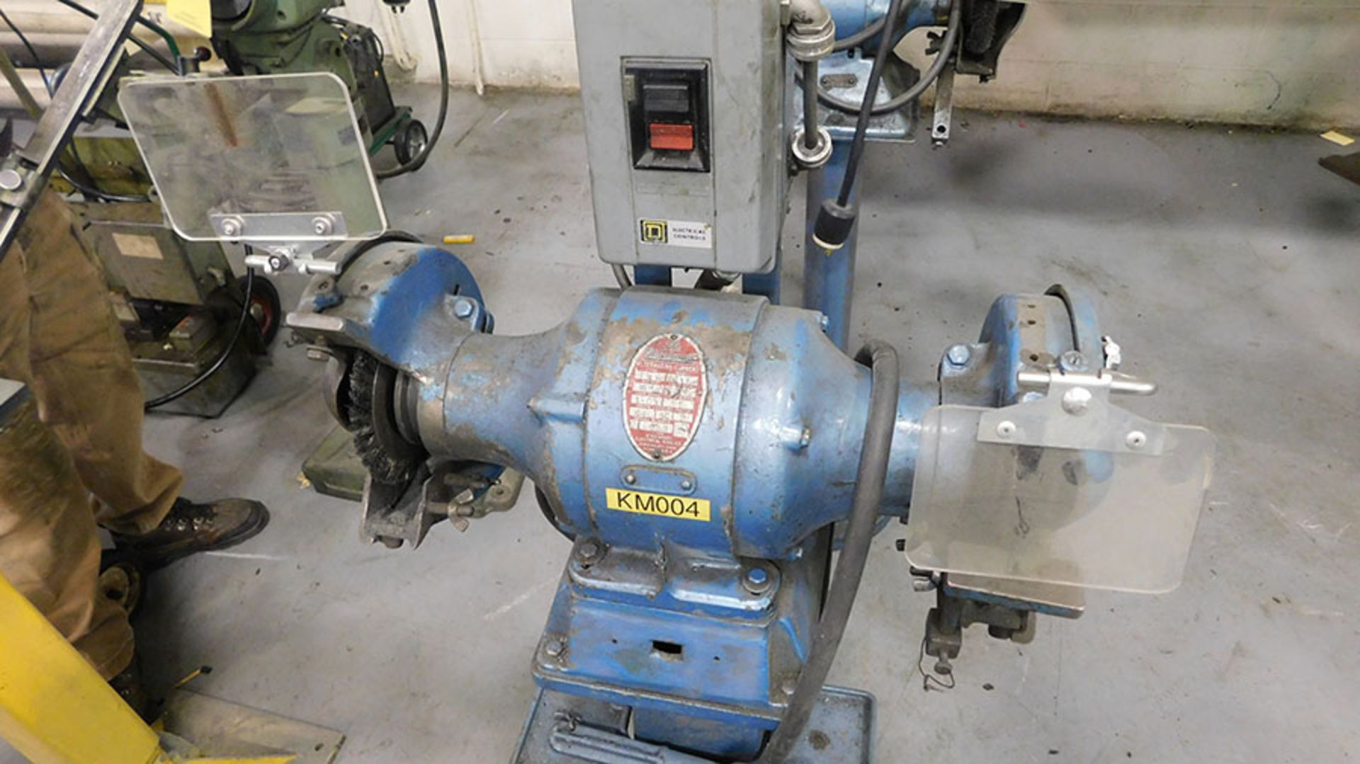 CINCINNATI DOUBLE END PEDESTAL GRINDER, MODEL #106, TYPE FHA, S/N 216633, 3-PHASE