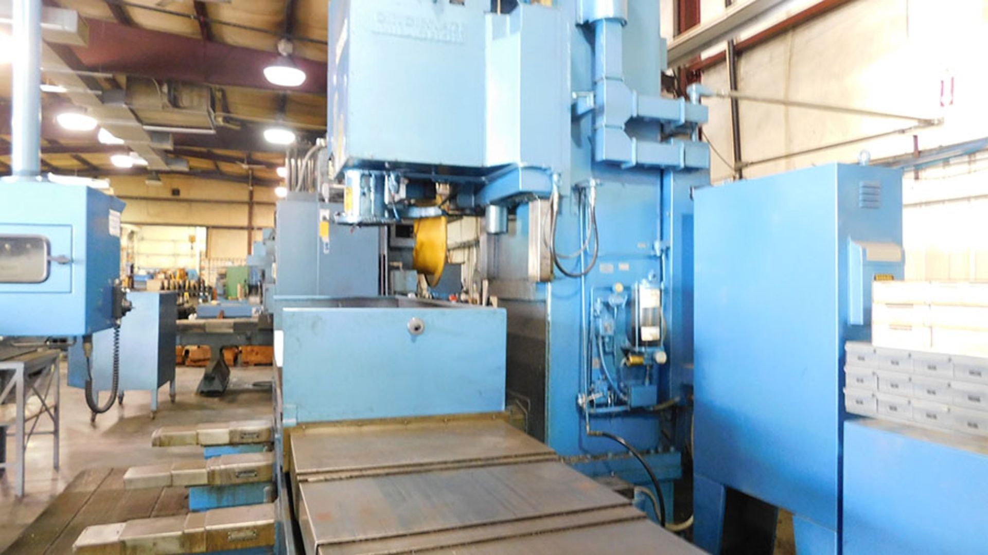 CINCINNATI MILACRON 20VC-1800 NC-CNC VERTICAL MACHINING CENTER, 30-TOOL ATC, VERTICAL TRAVEL Y=32'', - Image 3 of 9