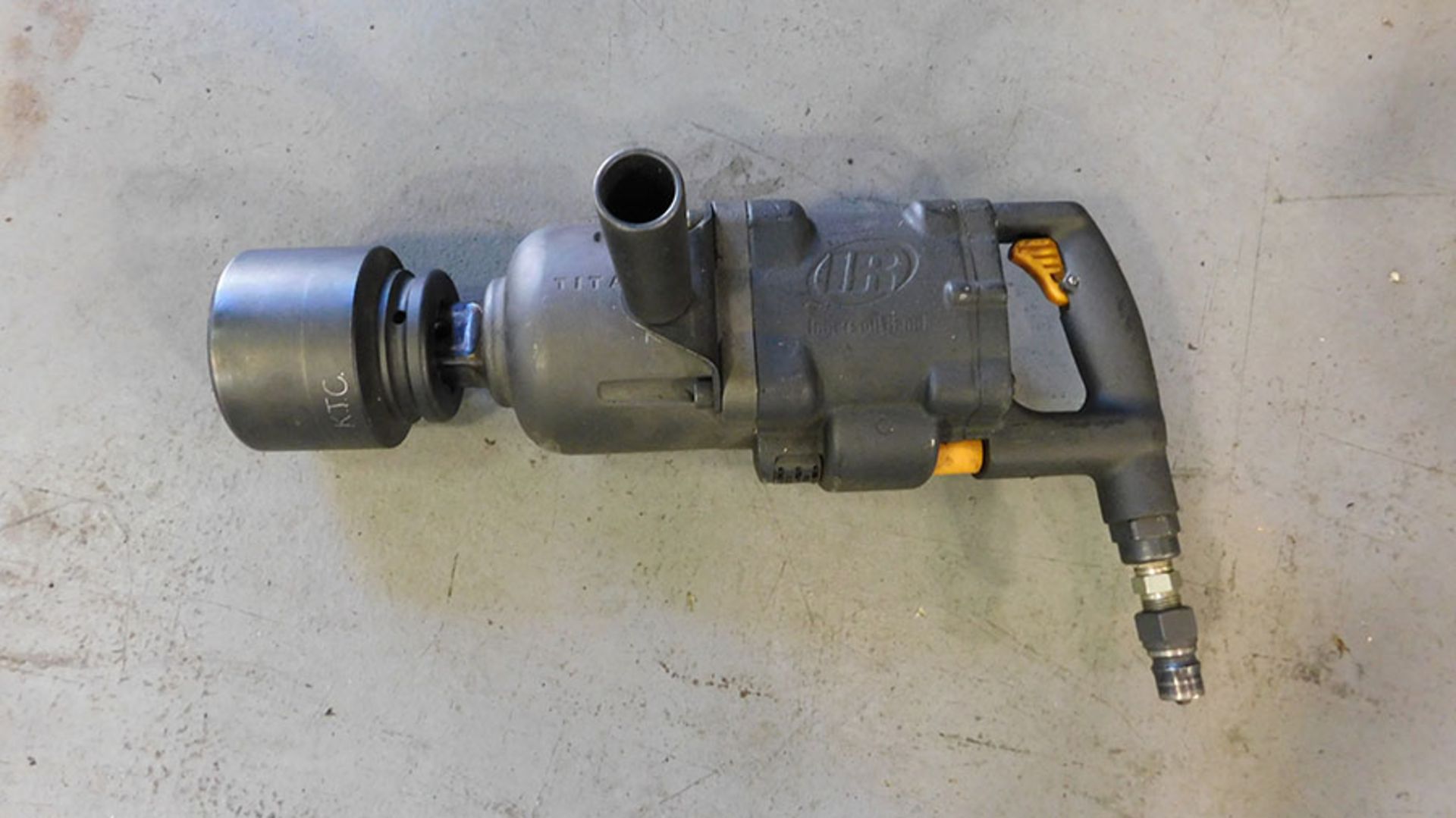 INGERSOLL RAND PNEUMATIC IMPACT WRENCH, MODEL 395532, S/N A08EH0063, 2750 RPM