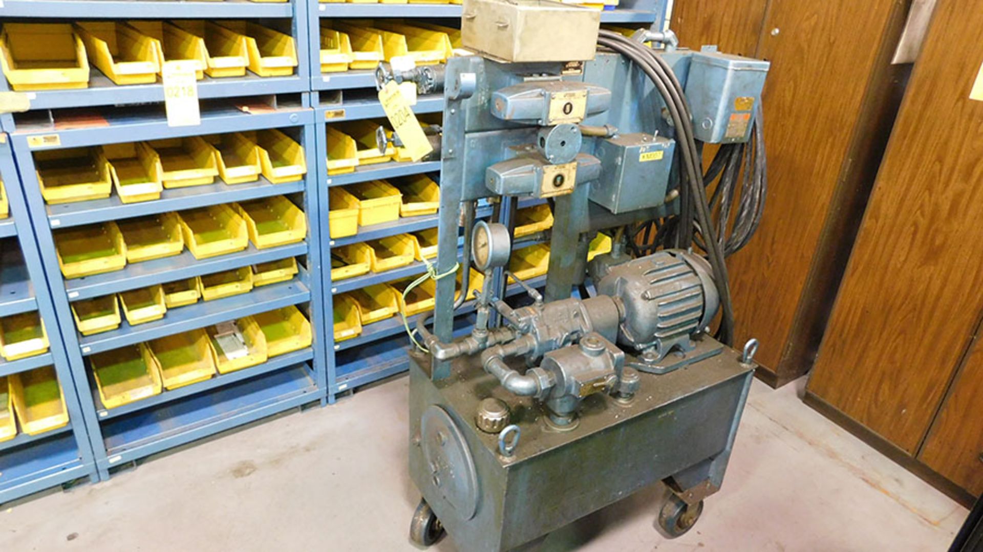 VICKERS MODEL CHJ0 13009 PORTABLE HYDRAULIC PUMP UNIT - Image 2 of 2