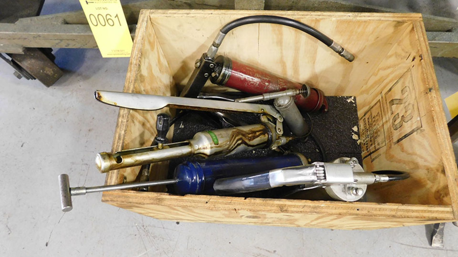LOT OF ASSORTED OIL AND GREASE GUNS