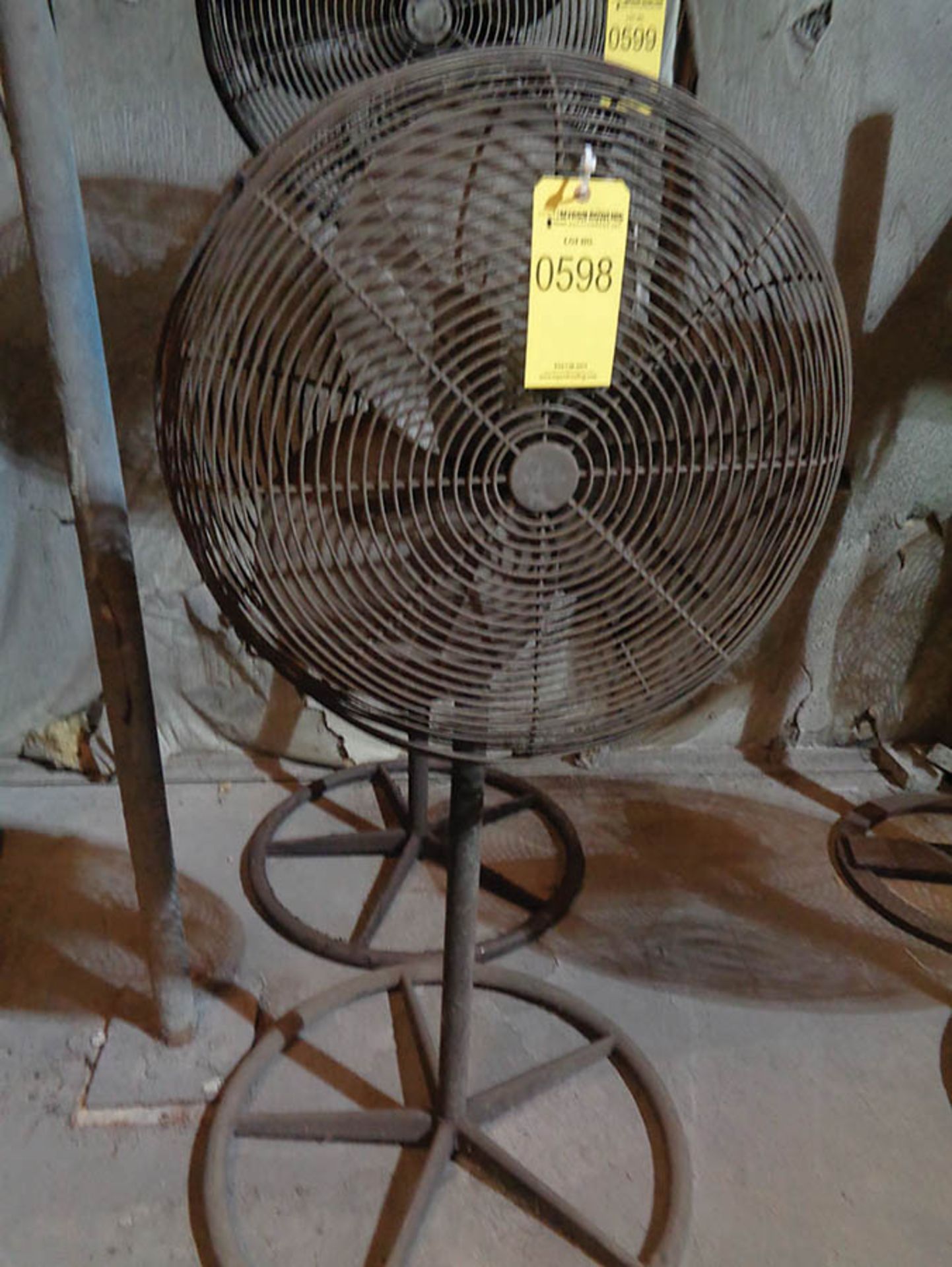 FLOOR FAN