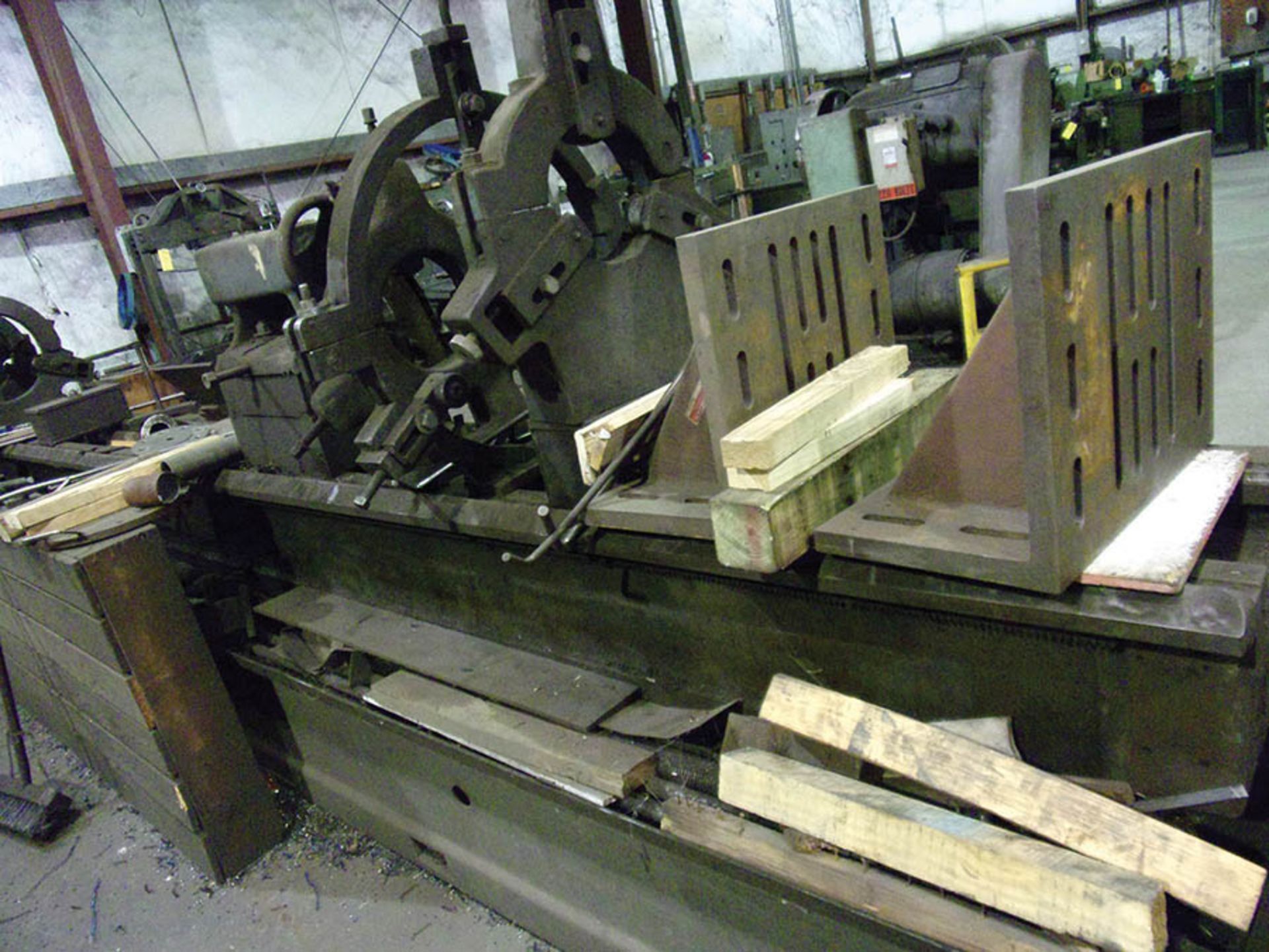 INDUSTRIAL LATHE - Image 2 of 3
