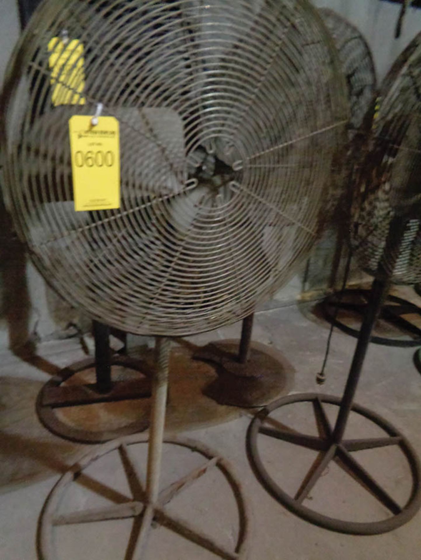 FLOOR FAN