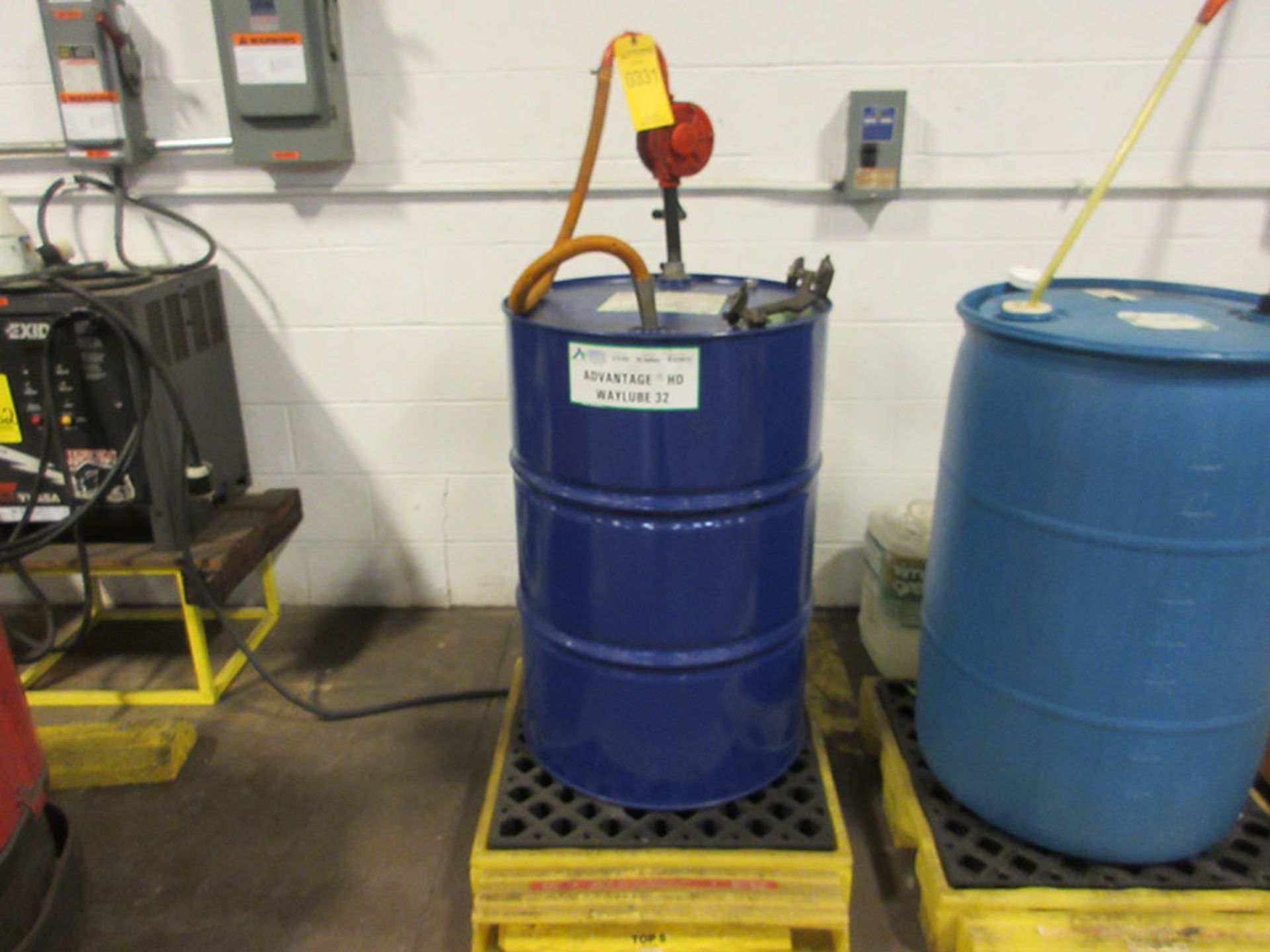 55-GALLON DRUM WITH CATCH BASIN & BARREL PUMP