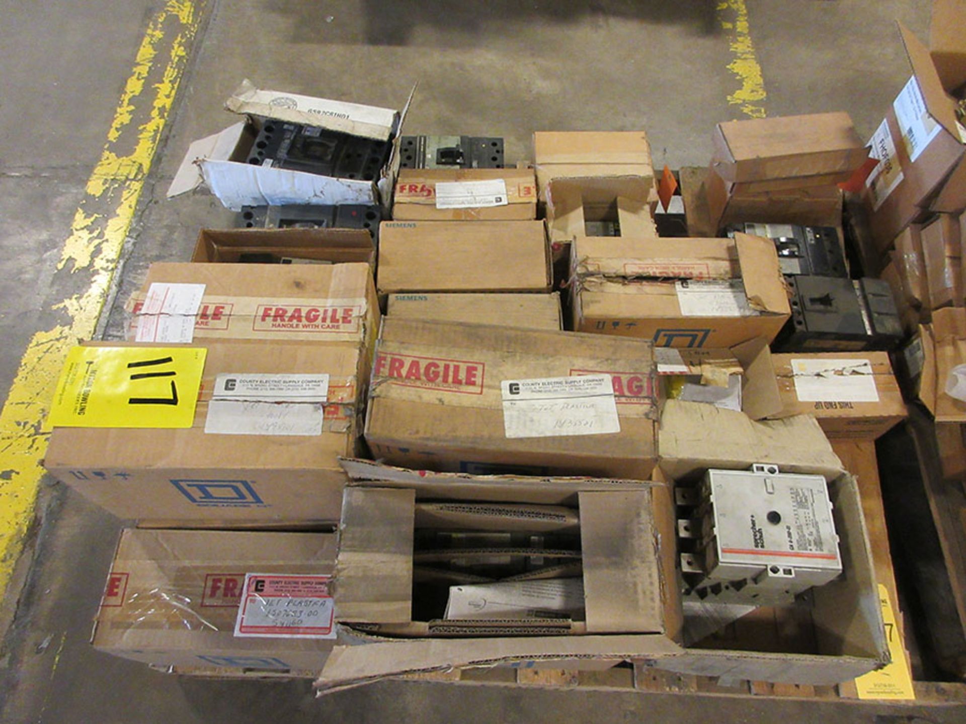 PALLET WITH ASSORTED CIRCUIT BREAKERS