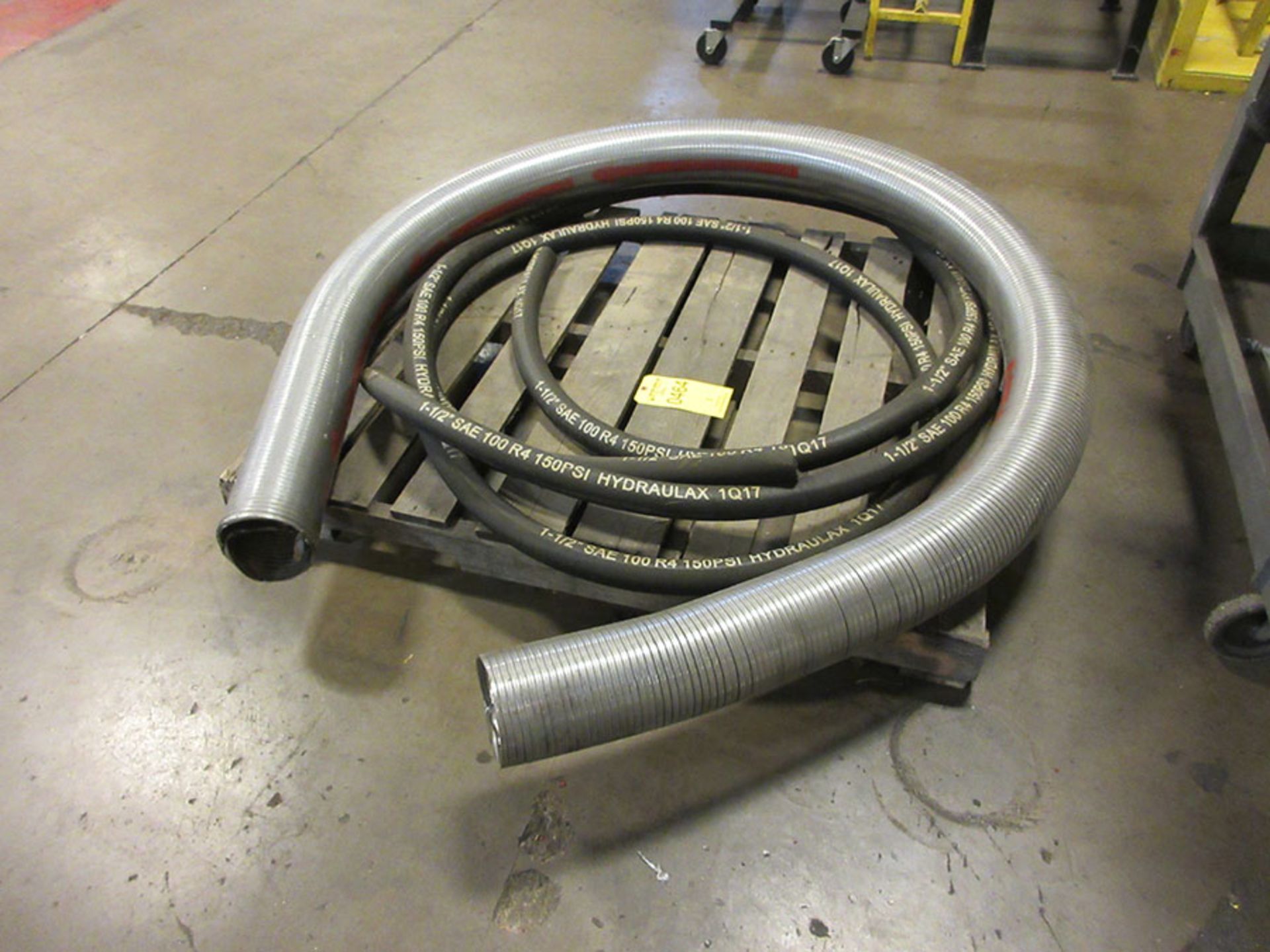 PALLET WITH HOSE