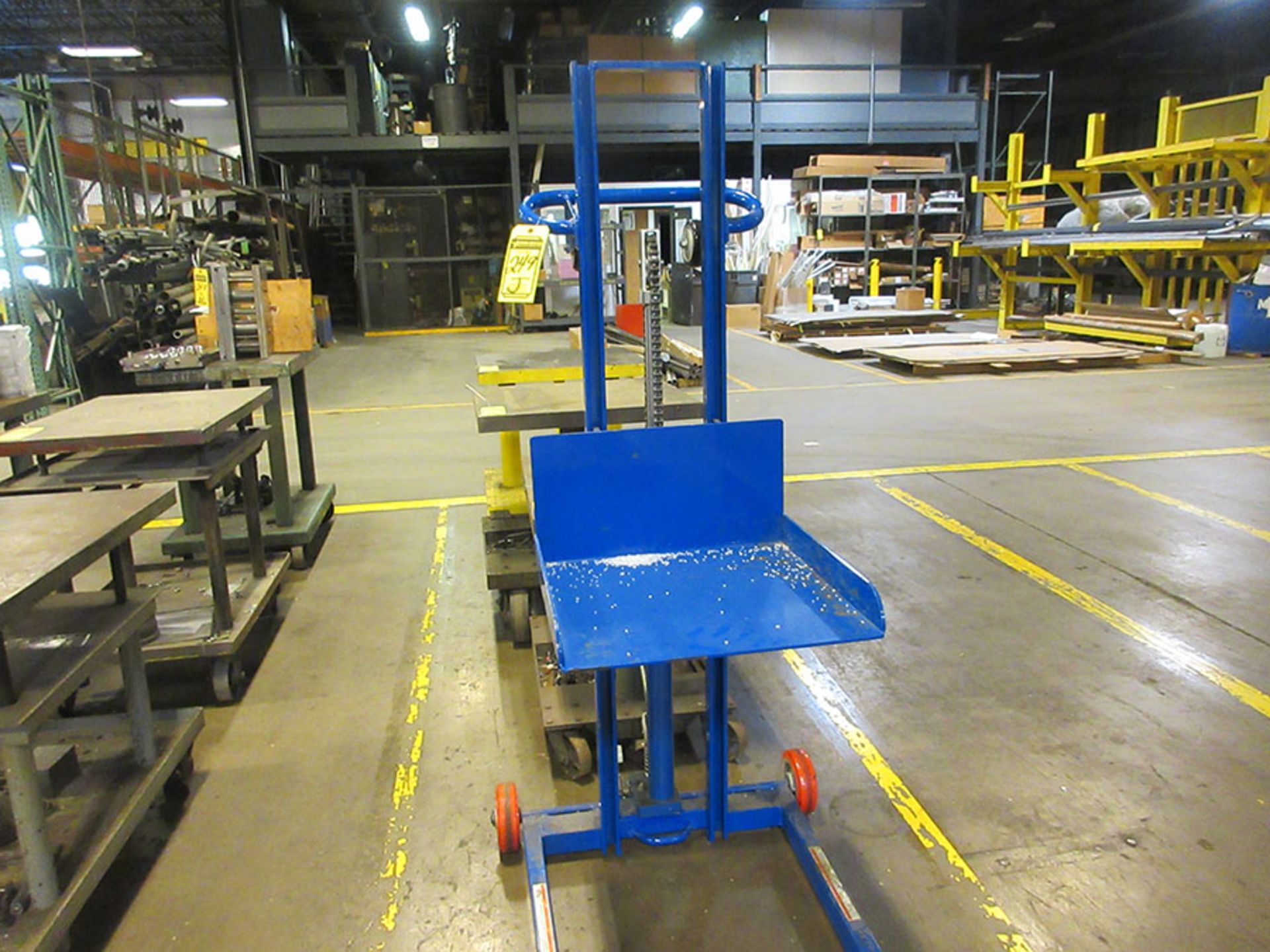 VESTIL 500 LB. CAPACITY LIFT CART; S/N S1474856